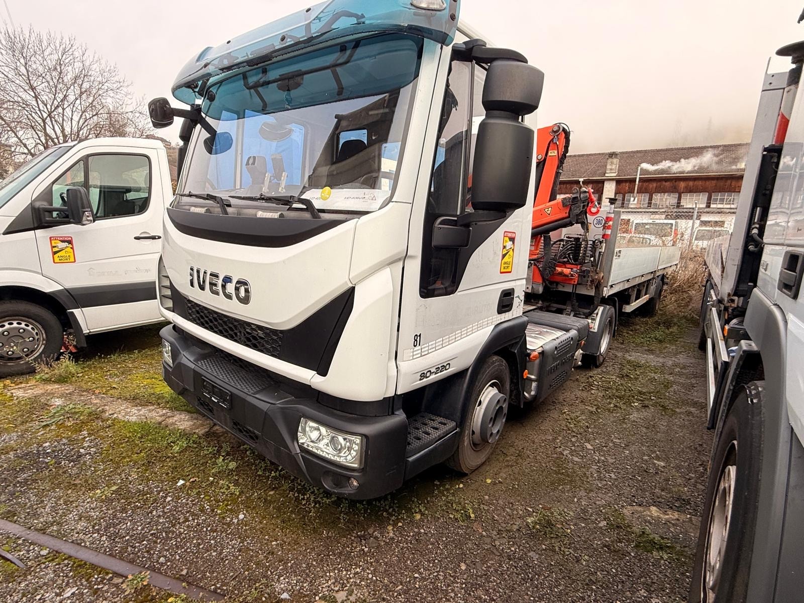IVECO 80E22 Eurocargo semi-remorque + Grue PK 3400-image-10