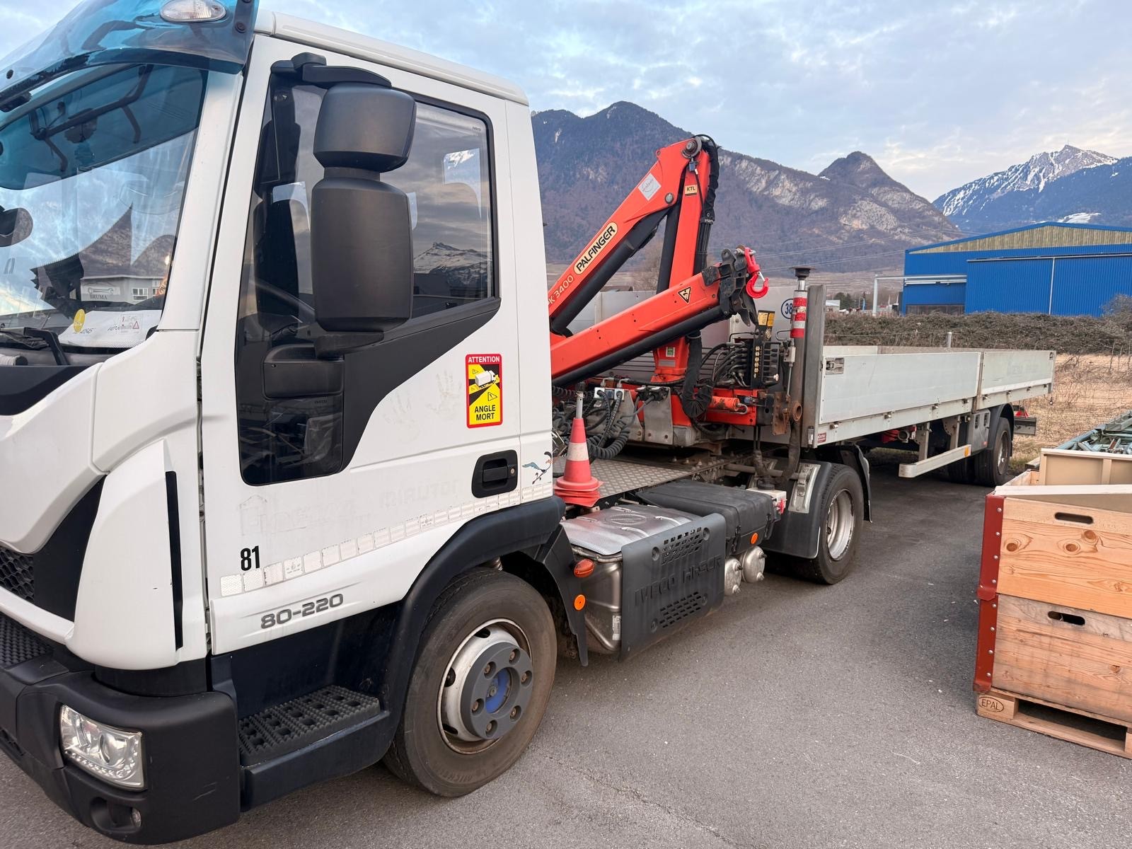 IVECO 80E22 Eurocargo semi-remorque + Grue PK 3400-image-3