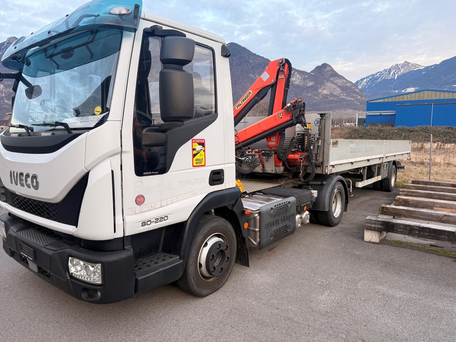 IVECO 80E22 Eurocargo semi-remorque + Grue PK 3400-image-2