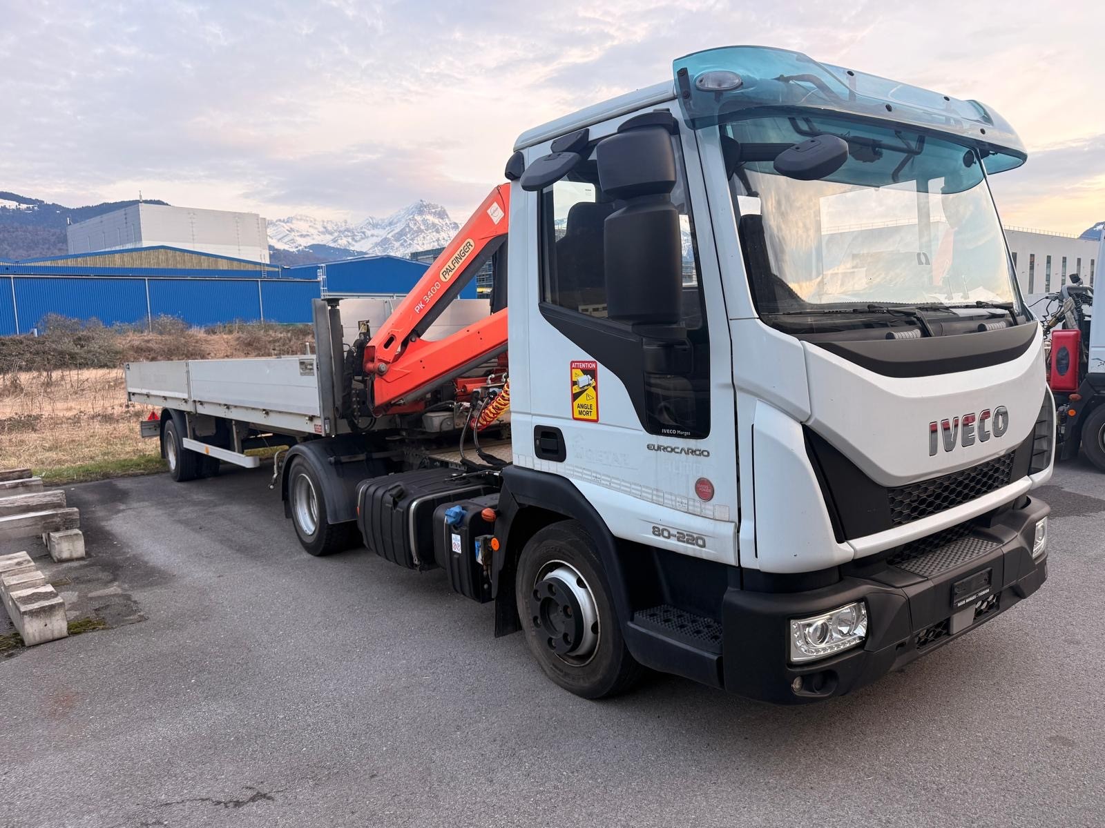 IVECO 80E22 Eurocargo semi-remorque + Grue PK 3400-image-1
