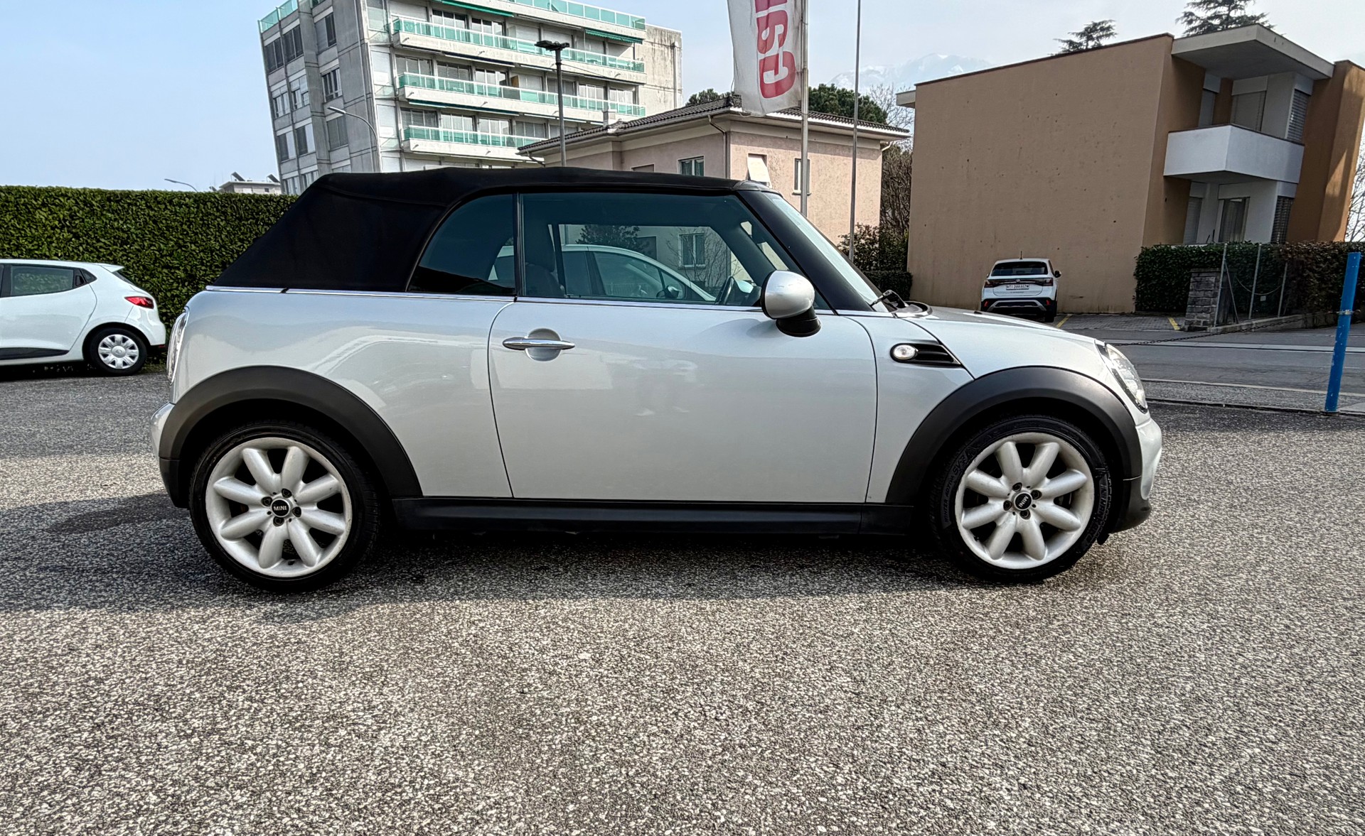MINI Cooper Cabriolet-image-2
