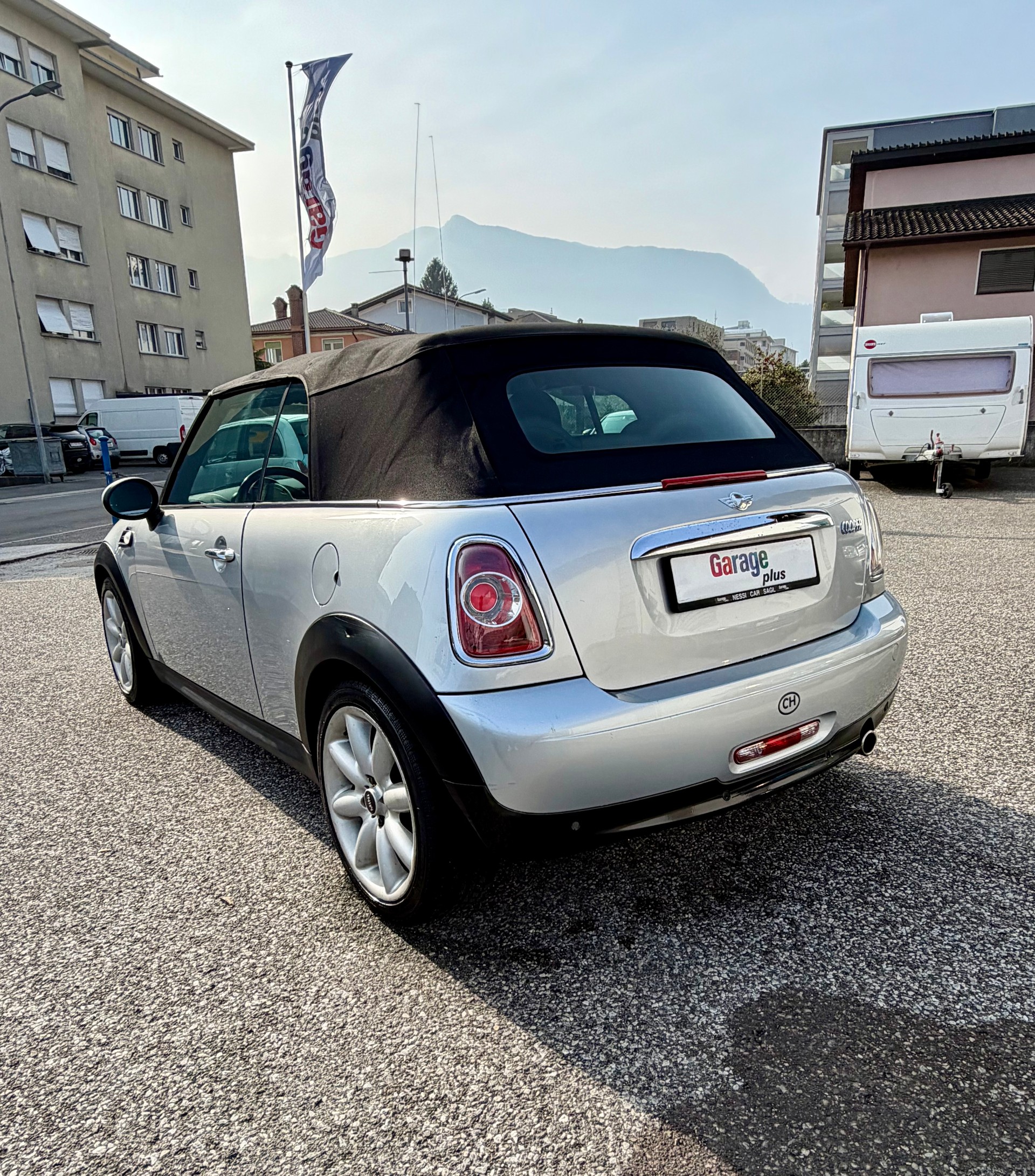 MINI Cooper Cabriolet-image-4