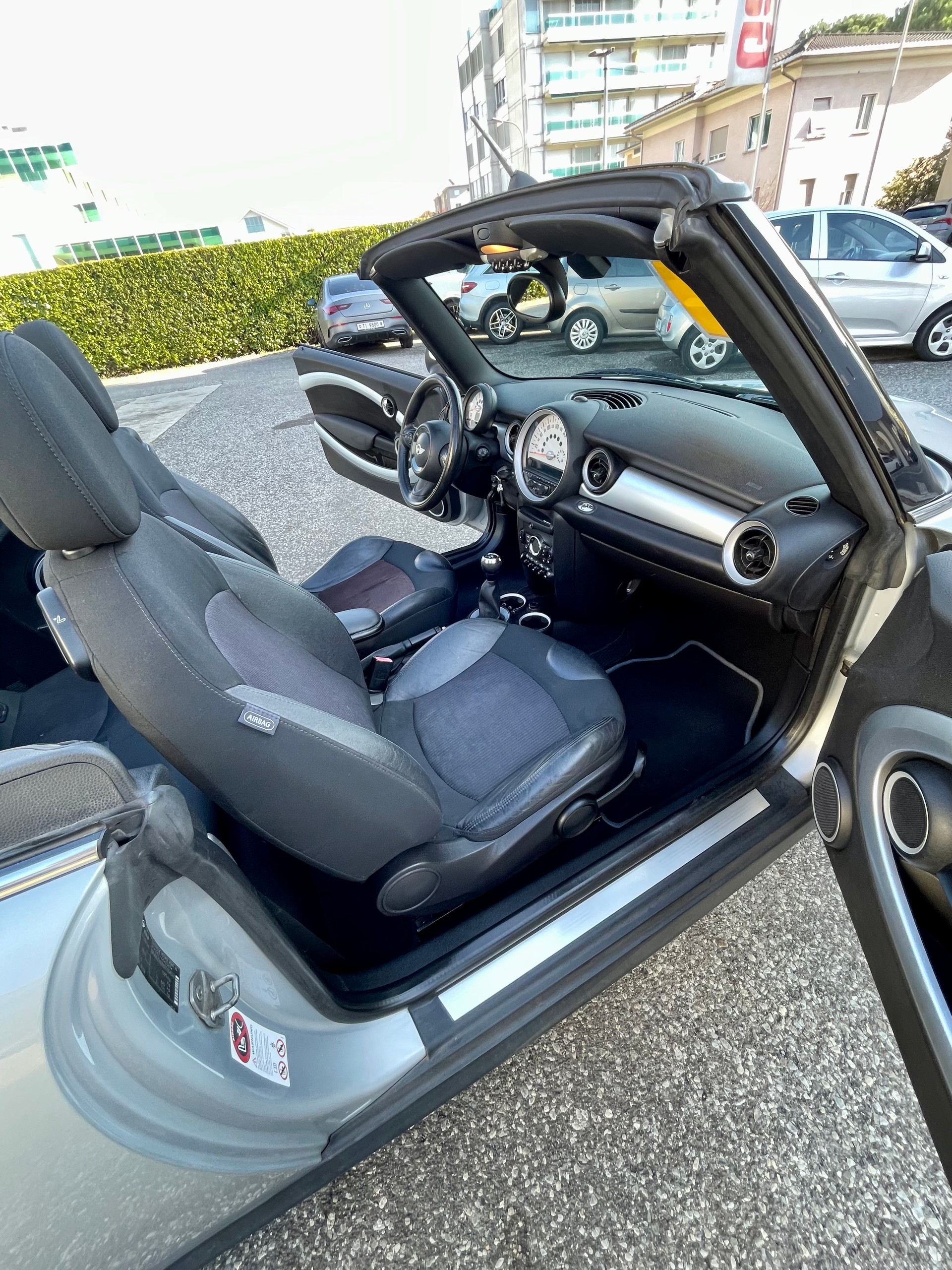 MINI Cooper Cabriolet-image-14
