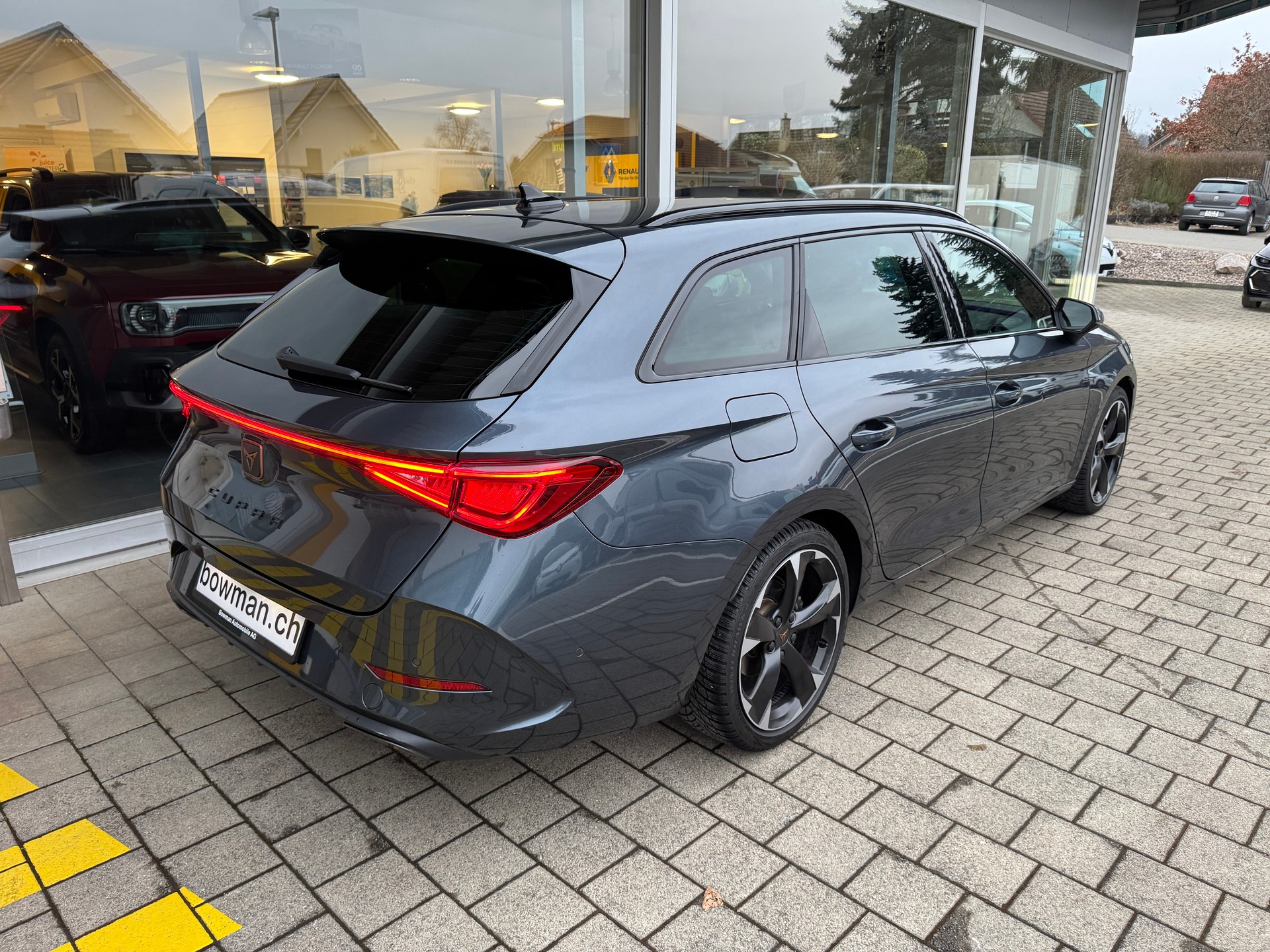 CUPRA LEON ST 2.0 TSI DSG-image-2