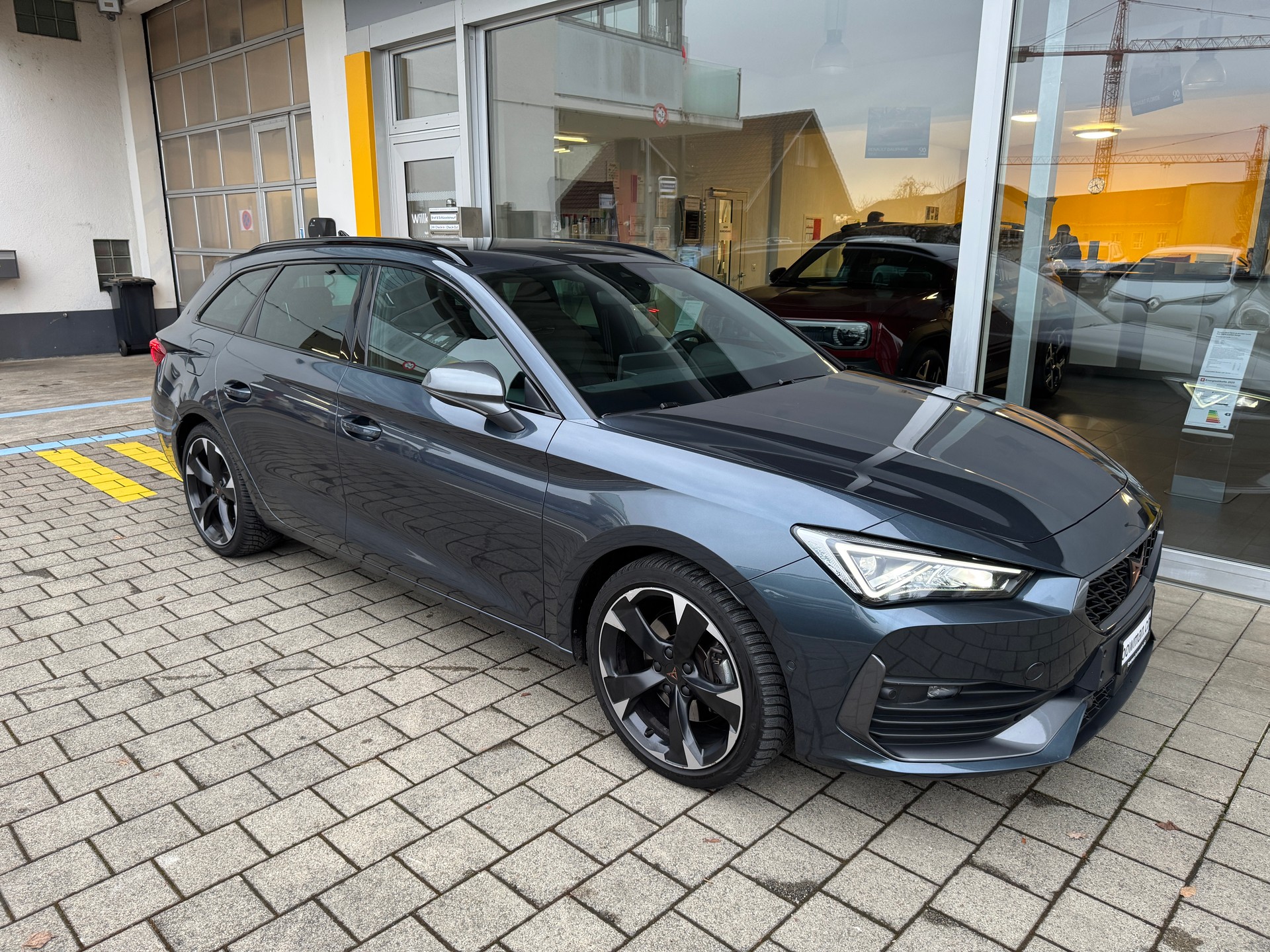 CUPRA LEON ST 2.0 TSI DSG-image-3