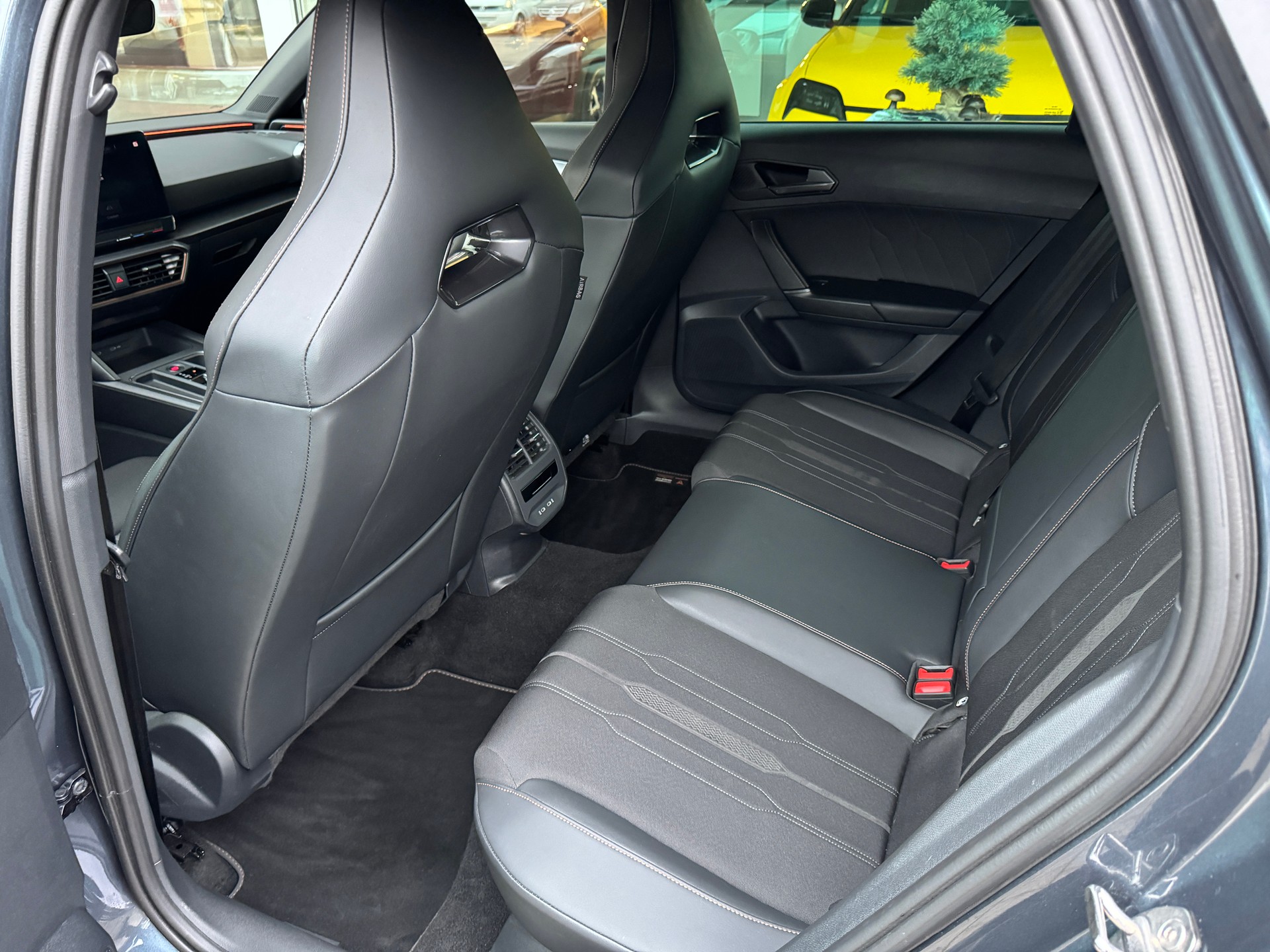 CUPRA LEON ST 2.0 TSI DSG-image-7