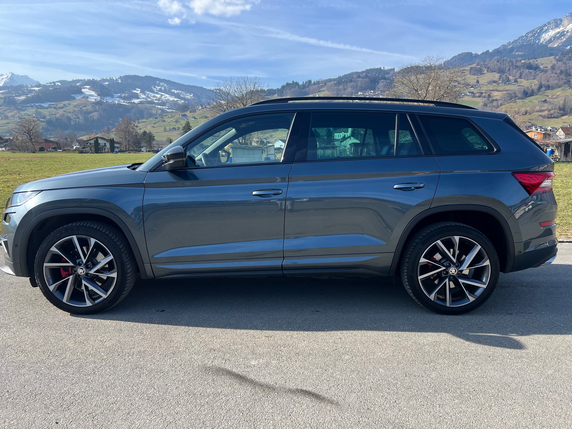 SKODA Kodiaq 2.0 Bi-TDI SCR RS 4x4 DSG 7-Sitze (CHF 375.25/Monat)-image-2