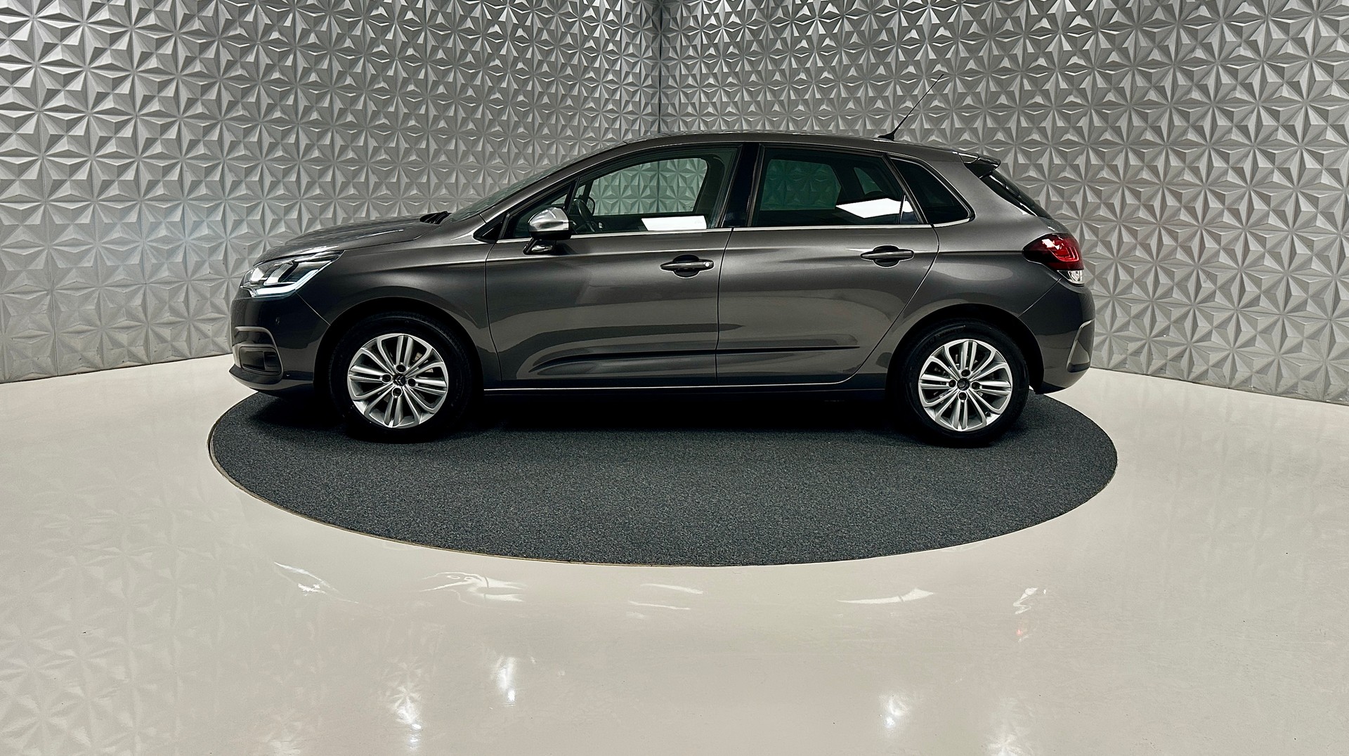 CITROEN C4 1.2 Pure Tech Feel Edition-image-7