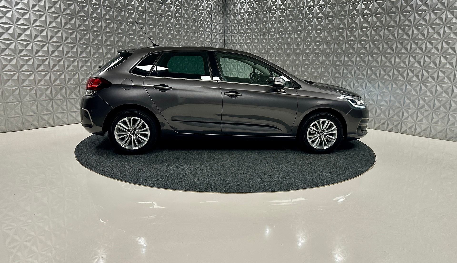 CITROEN C4 1.2 Pure Tech Feel Edition-showroom-element-3