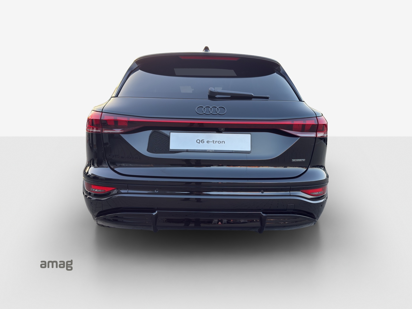 AUDI Q6 e-tron quattro-showroom-element-3