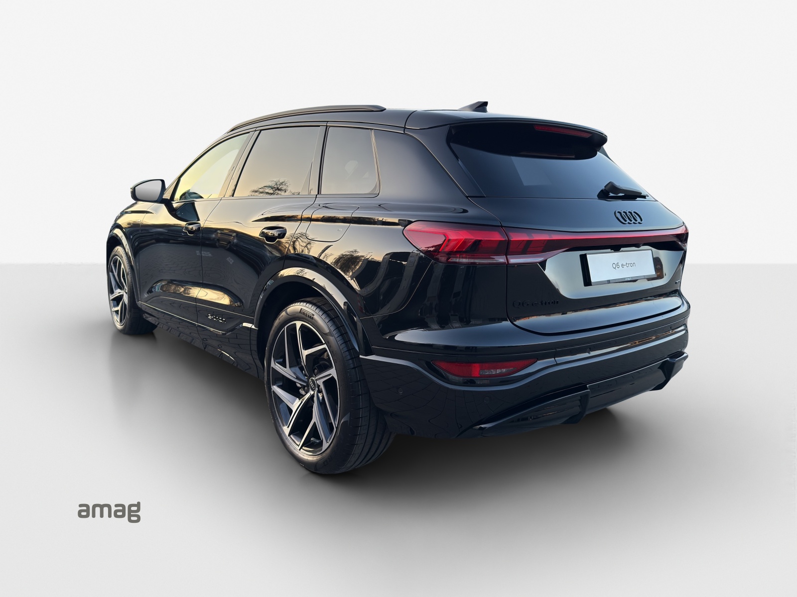 AUDI Q6 e-tron quattro-showroom-element-2