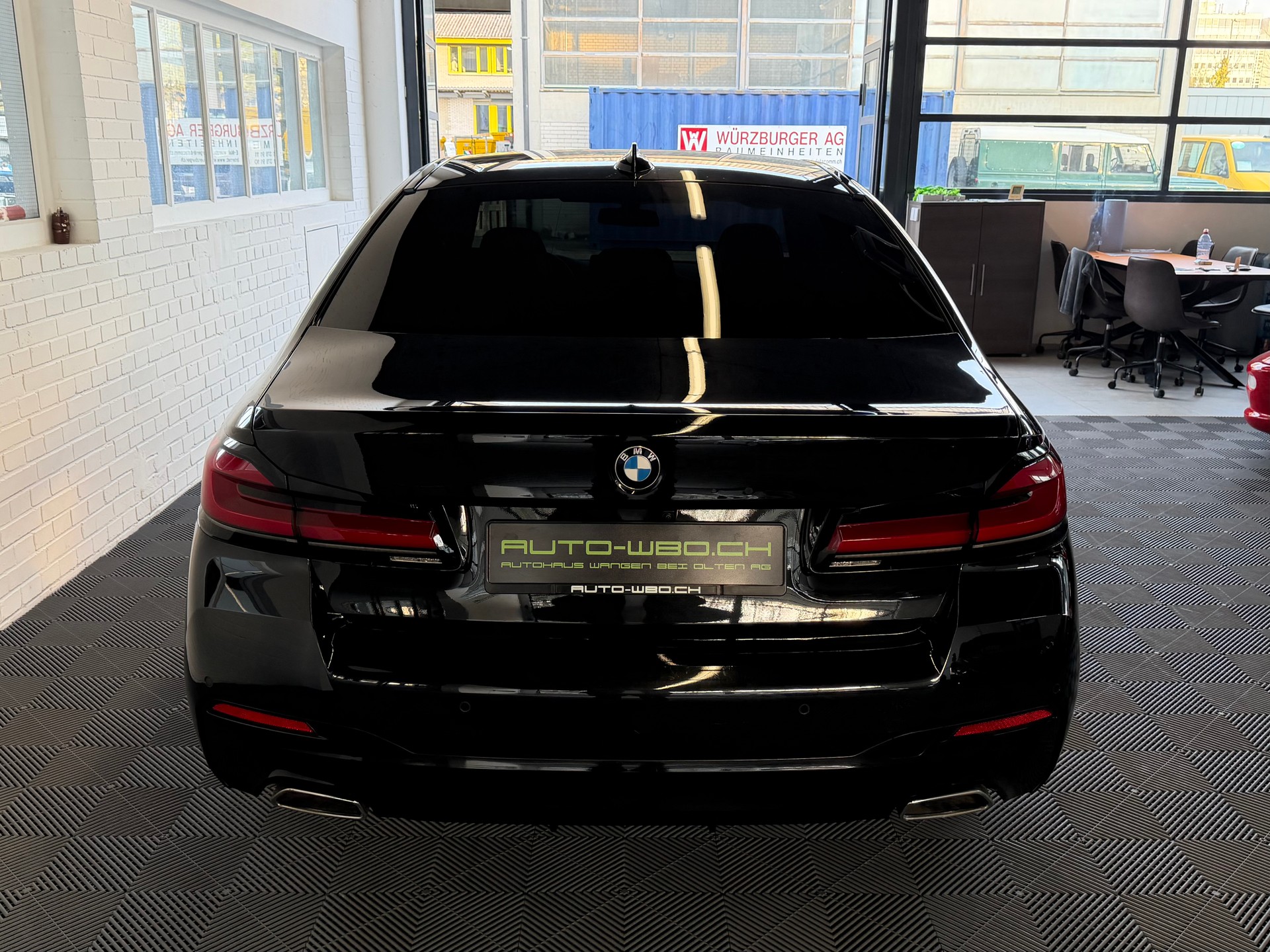 BMW 520d xDrive 48V 4X4 M Sport PACK Steptronic-showroom-element-3