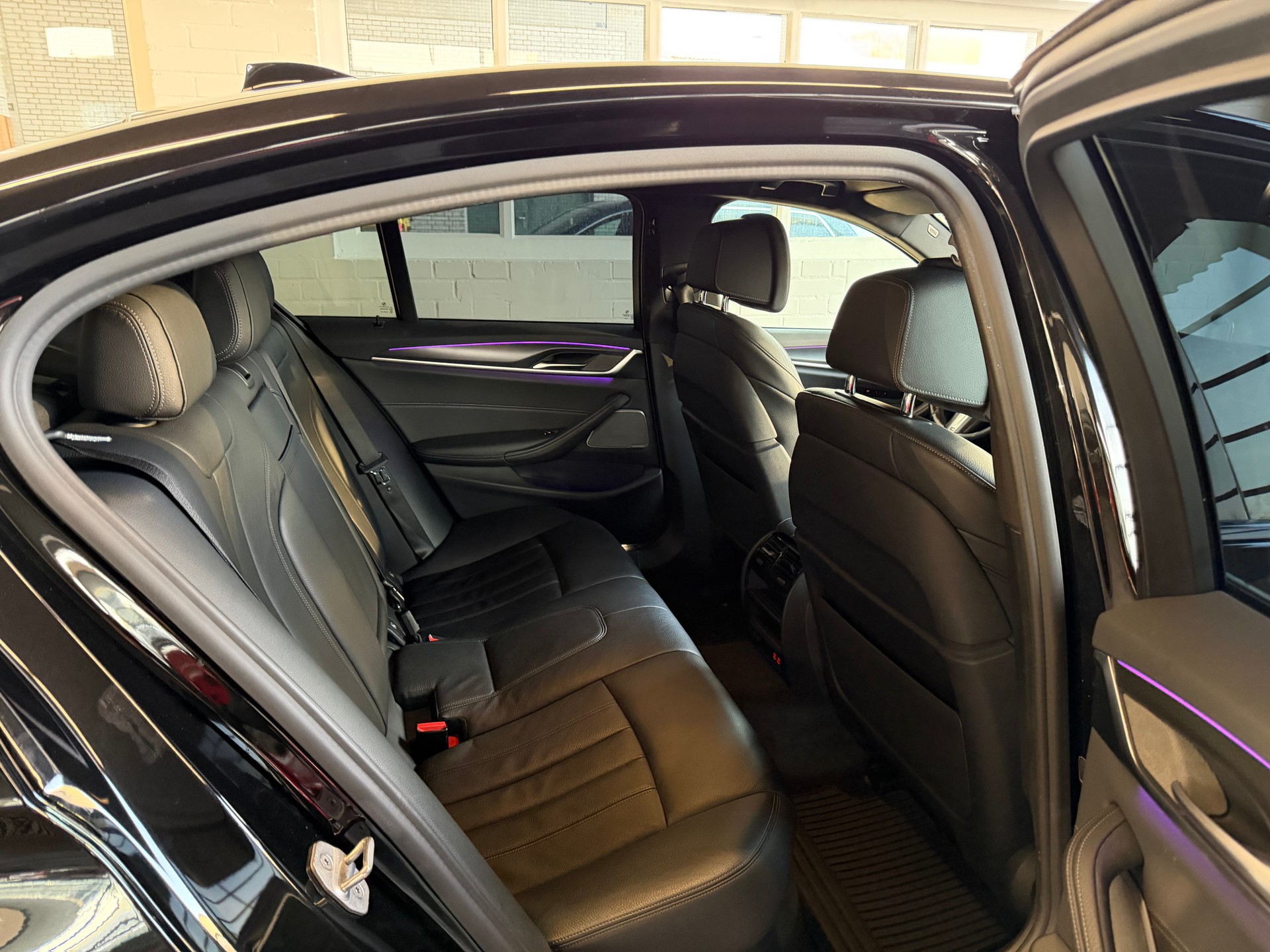 BMW 520d xDrive 48V 4X4 M Sport PACK Steptronic-image-9