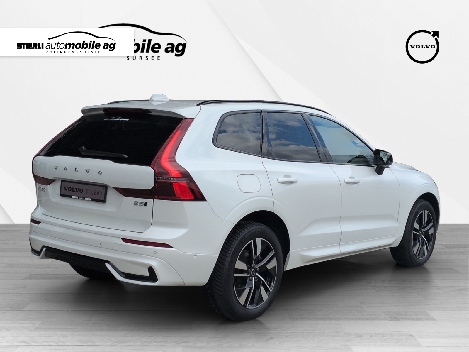 VOLVO XC60 2.0 B5 MH Plus Dark AWD-image-4