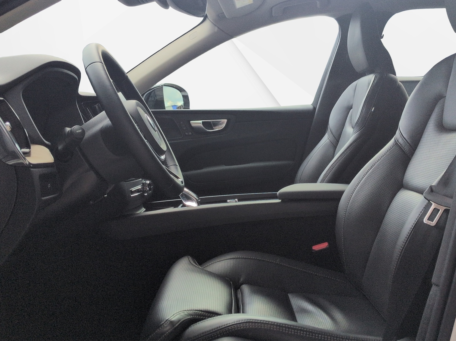 VOLVO XC60 2.0 B5 MH Plus Dark AWD-image-9