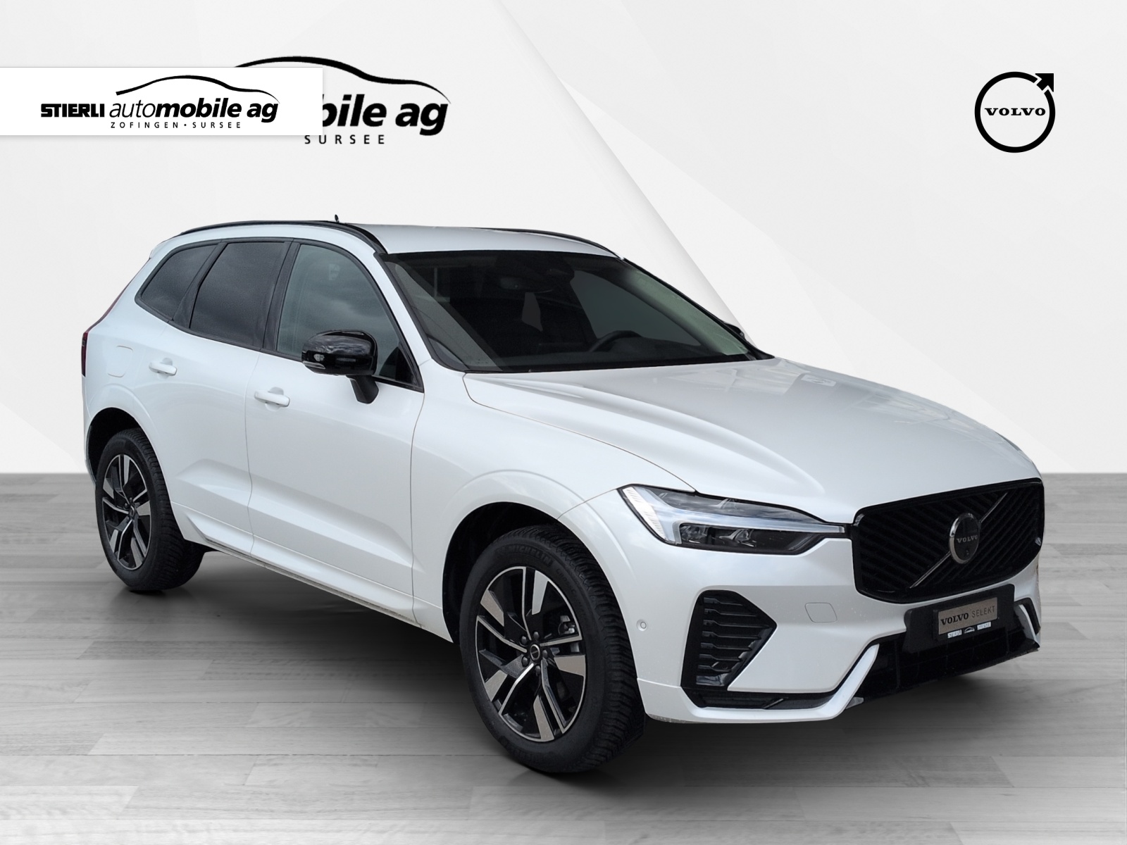 VOLVO XC60 2.0 B5 MH Plus Dark AWD-showroom-element-2