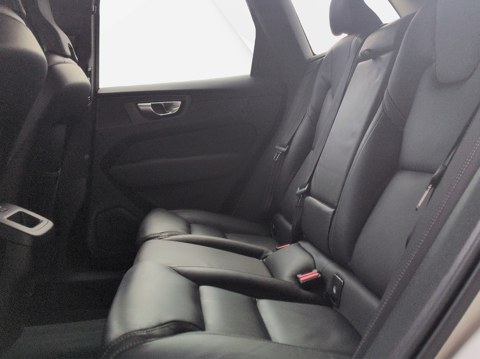 VOLVO XC60 2.0 B5 MH Plus Dark AWD-image-13