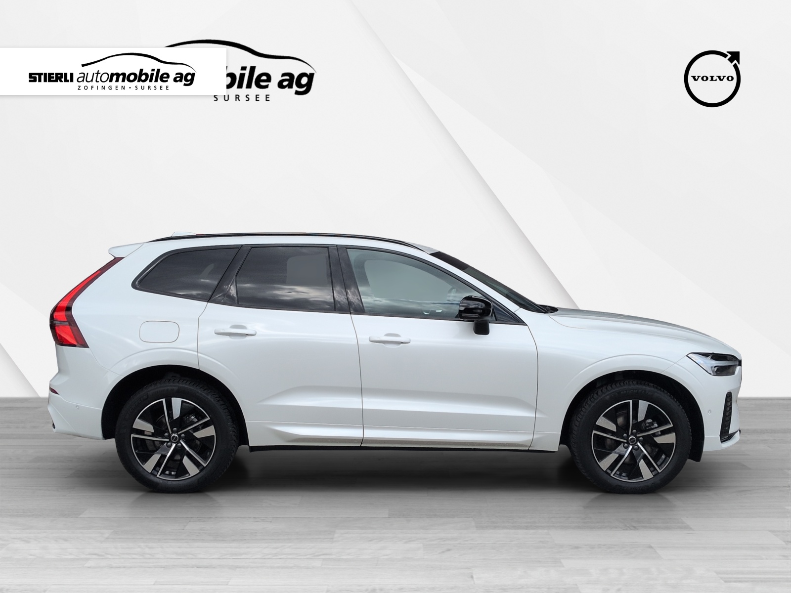 VOLVO XC60 2.0 B5 MH Plus Dark AWD-showroom-element-3