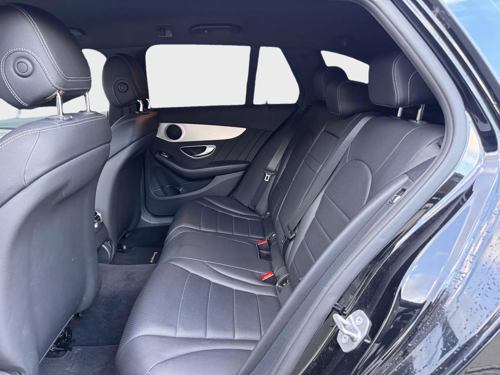 MERCEDES-BENZ C 200 AMG Line 4Matic 7G-Tronic-image-9