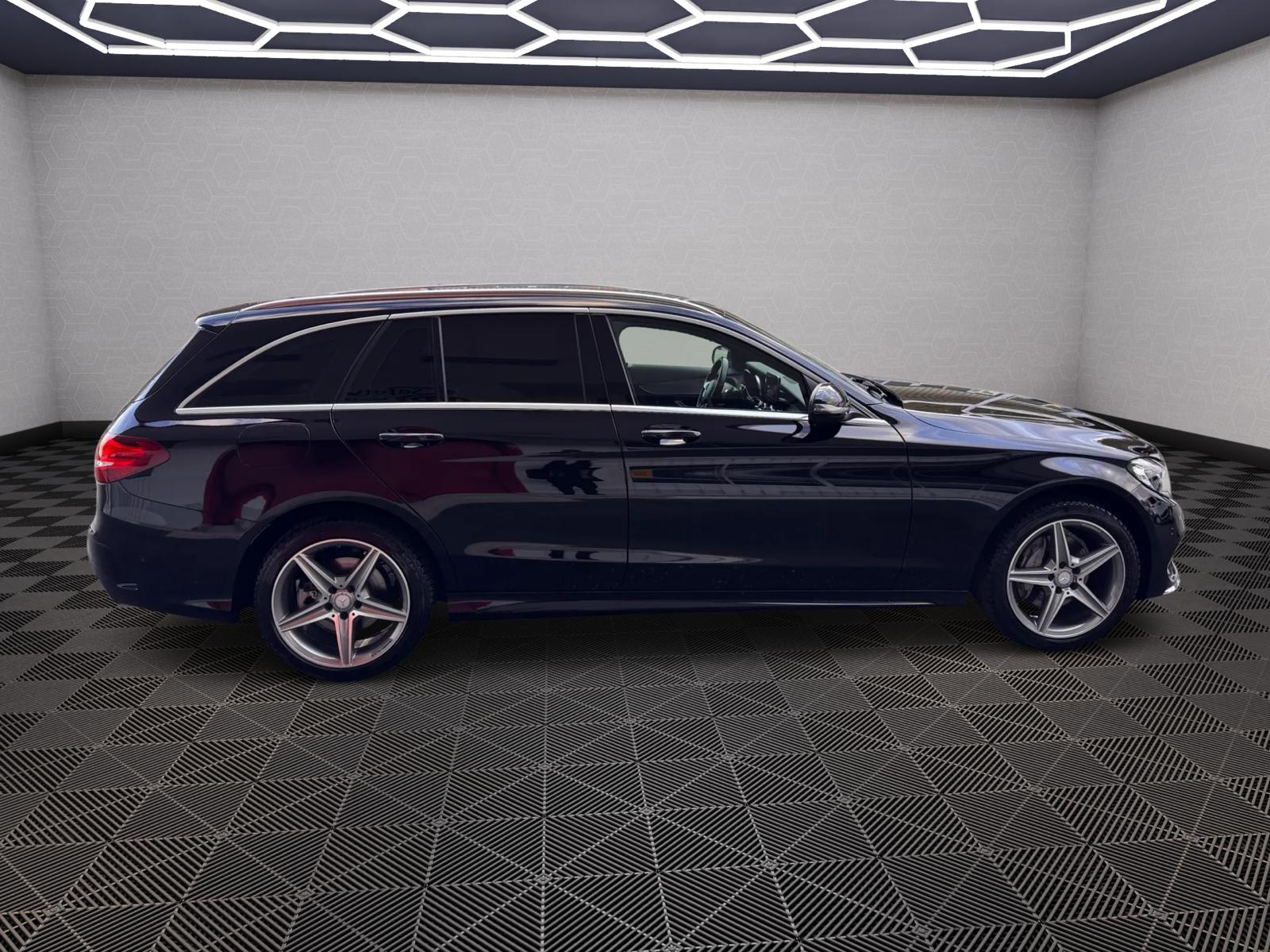 MERCEDES-BENZ C 200 AMG Line 4Matic 7G-Tronic-image-4