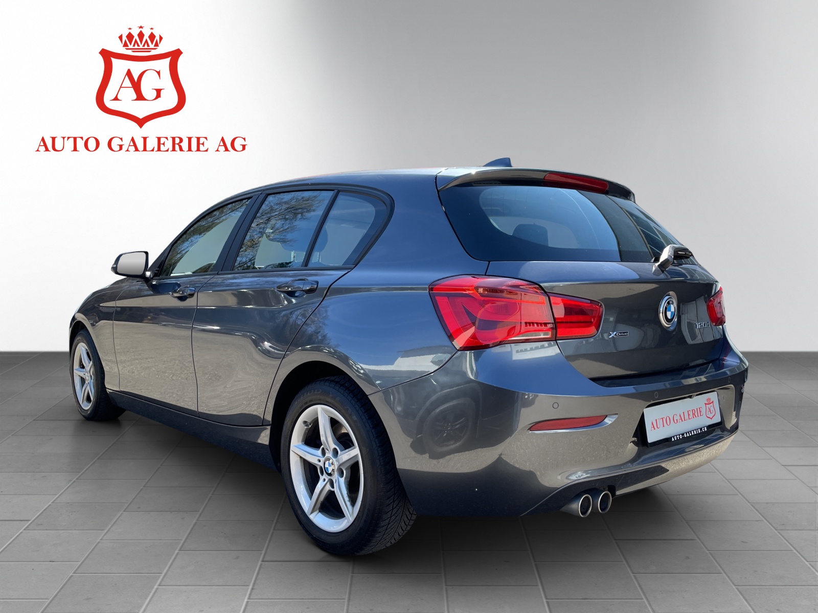BMW 120d xDrive Steptronic-showroom-element-2