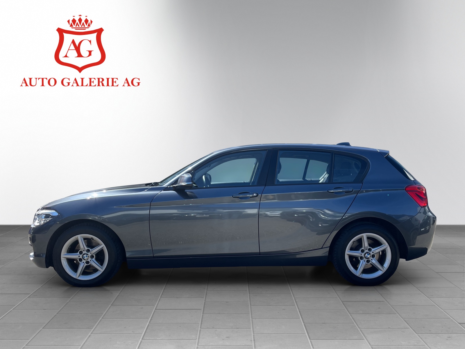 BMW 120d xDrive Steptronic-showroom-element-1