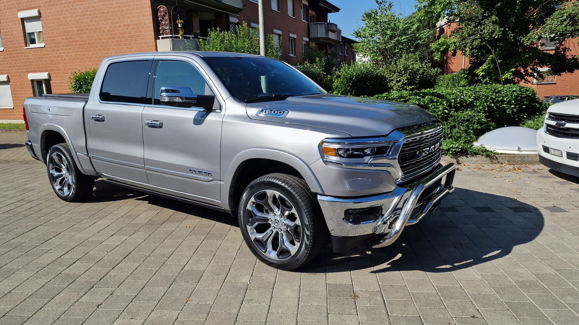 DODGE RAM Crew Cab eTorque Limited-image-2