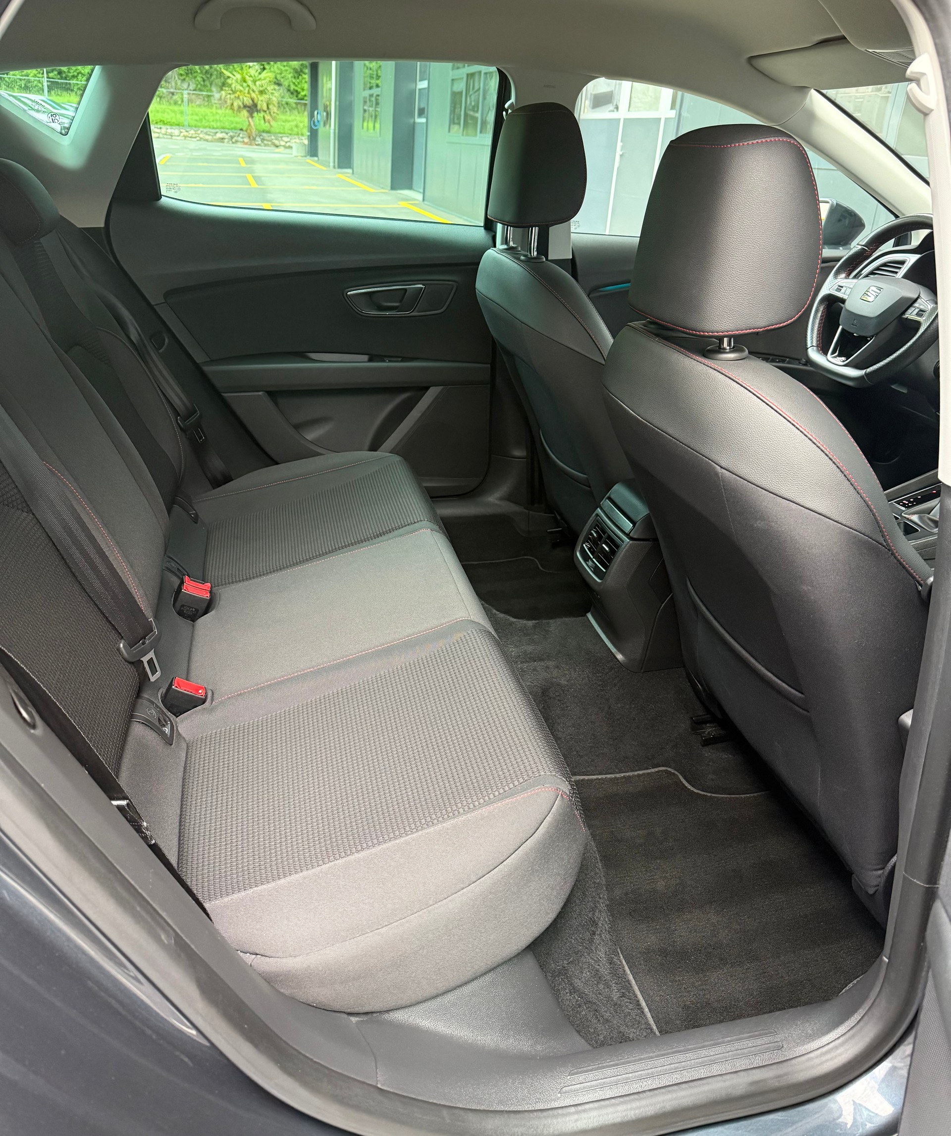 SEAT Leon 1.5 TSI EVO SWISS FR DSG-image-8