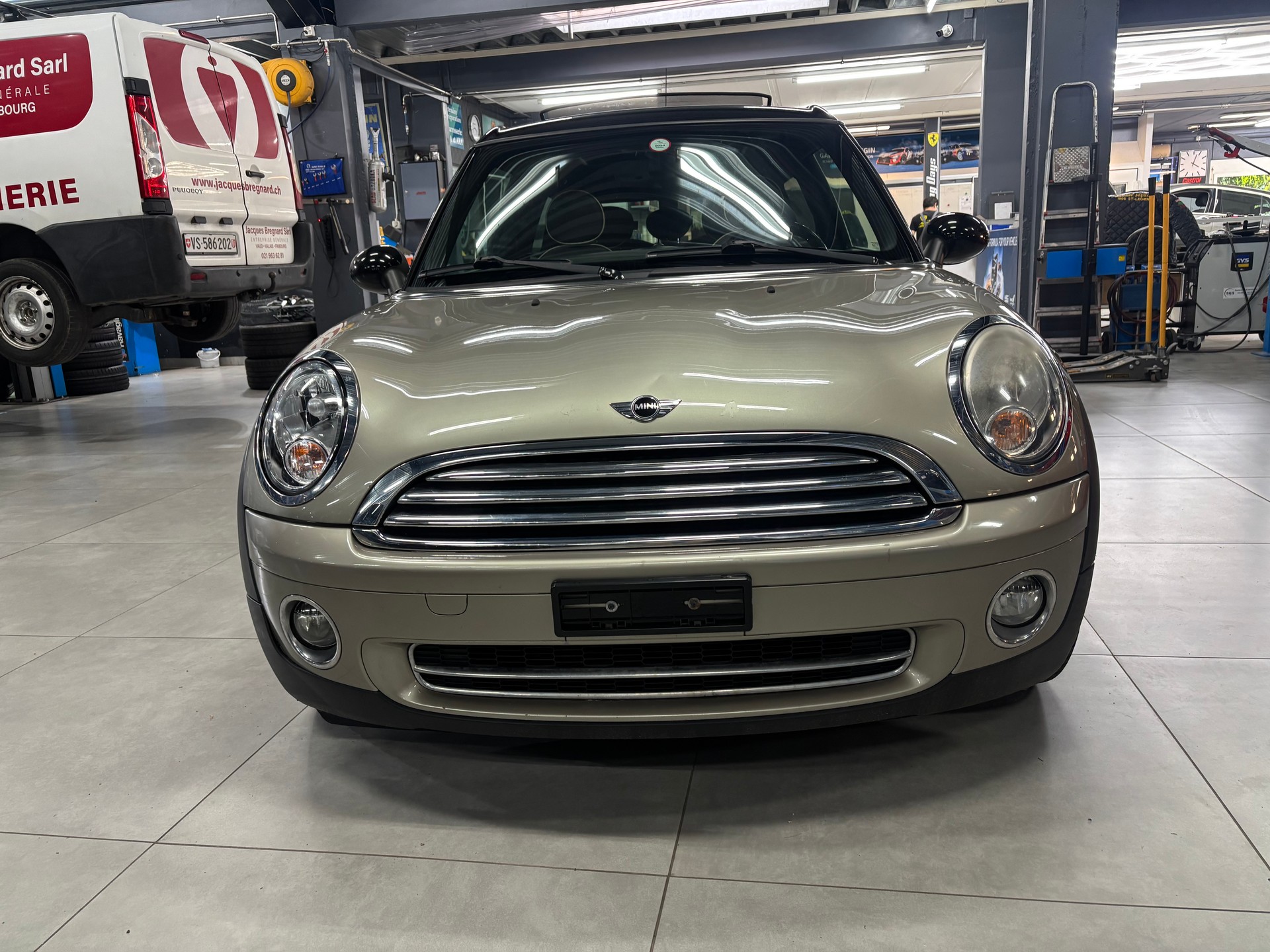 MINI Clubman Cooper-image-1