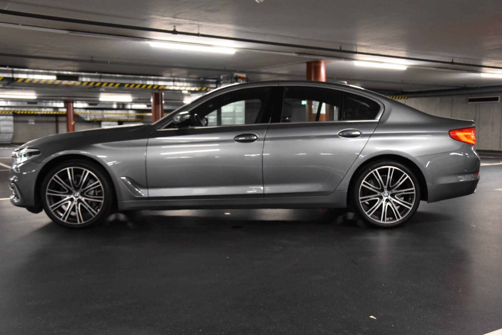 BMW 540d xDrive Luxury Line Steptronic-showroom-element-3