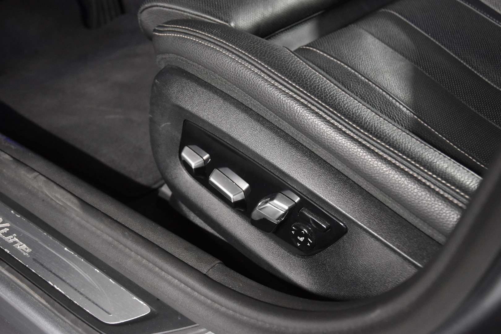 BMW 540d xDrive Luxury Line Steptronic-image-21