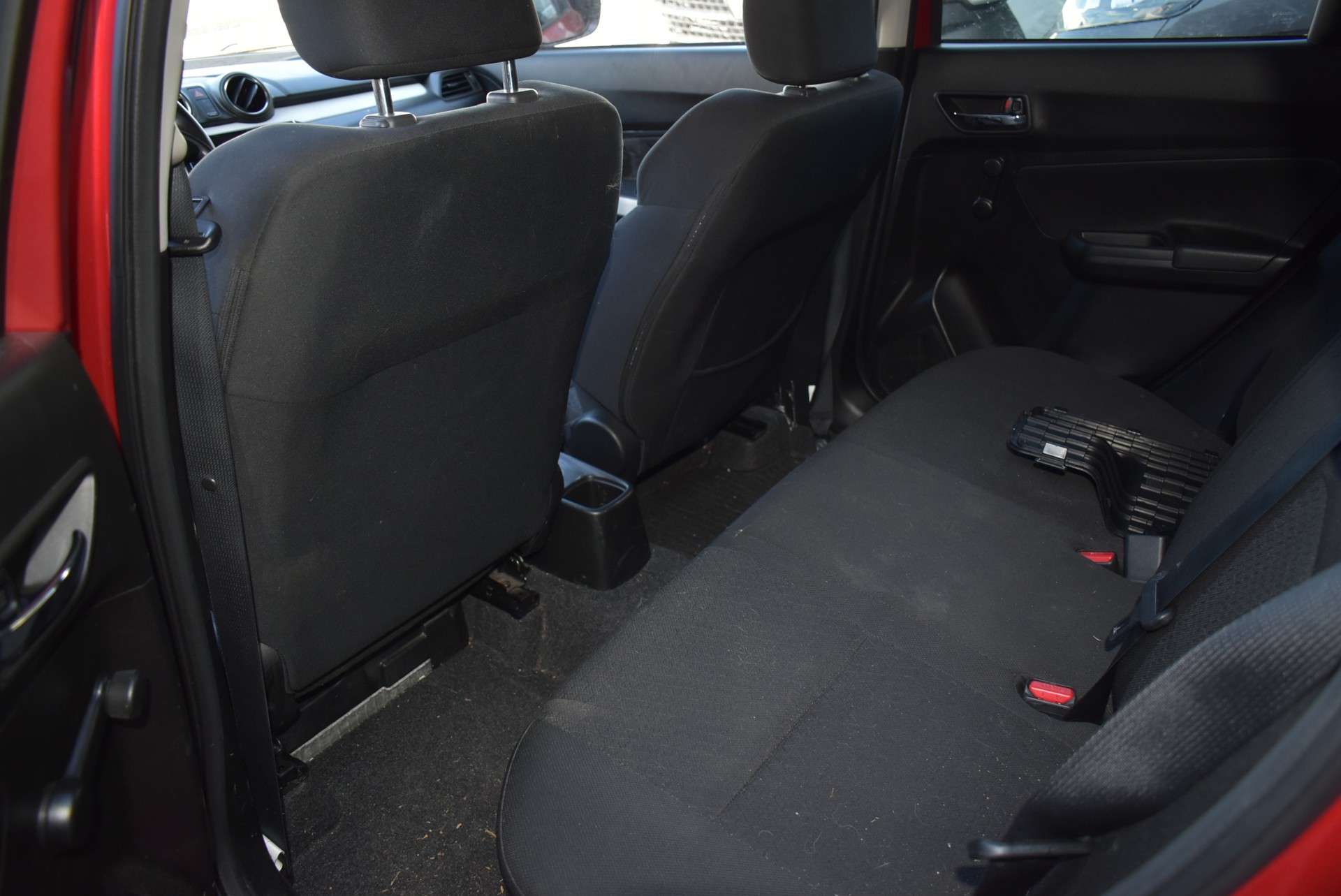 SUZUKI Swift 1.2 Compact + 4x4 Hybrid-image-2