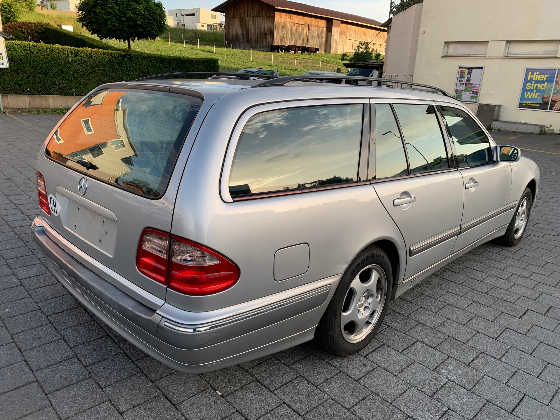 MERCEDES-BENZ E 280 Elégance 4-Matic Automatic-image-3