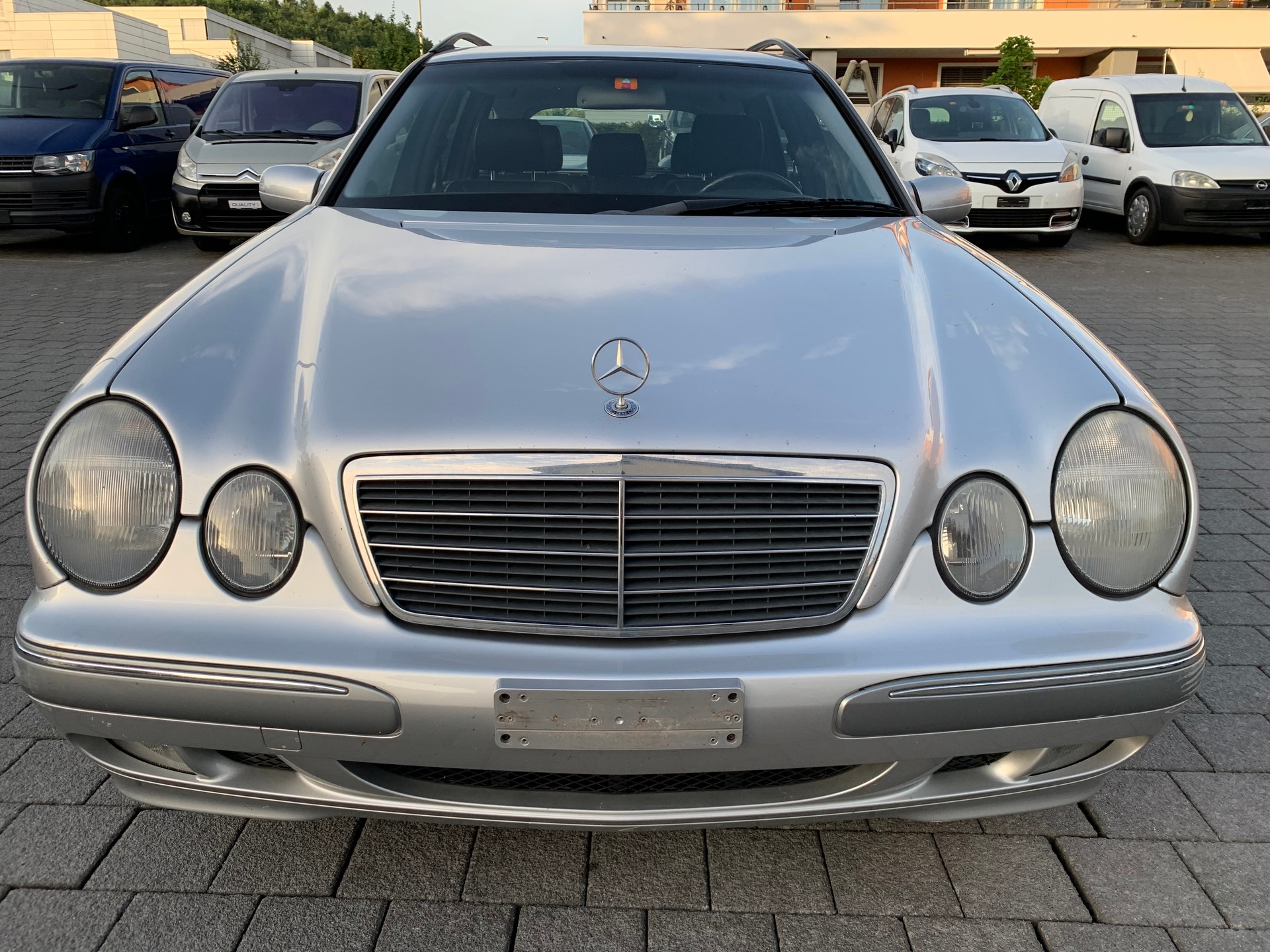 MERCEDES-BENZ E 280 Elégance 4-Matic Automatic-image-4