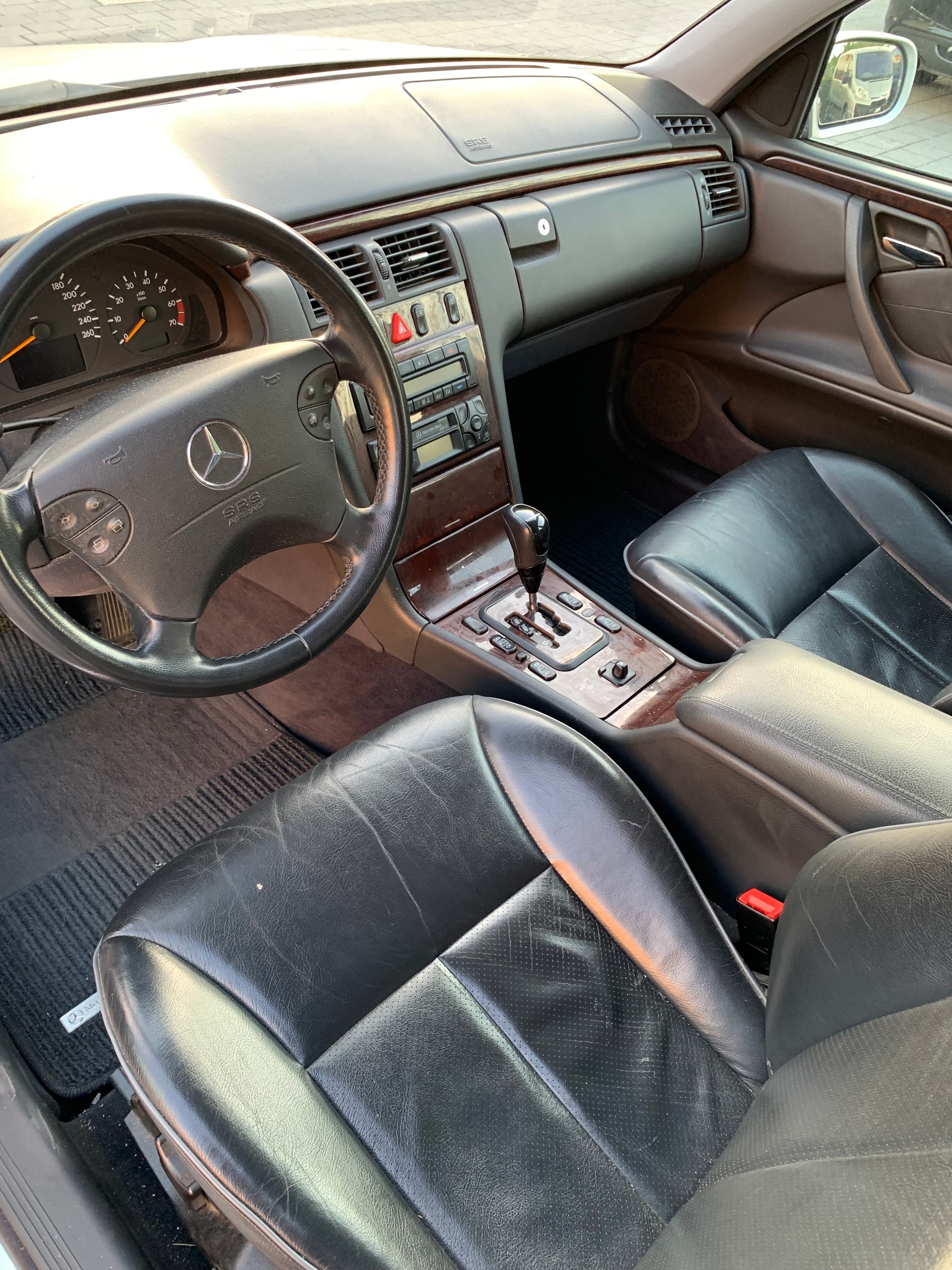 MERCEDES-BENZ E 280 Elégance 4-Matic Automatic-image-9