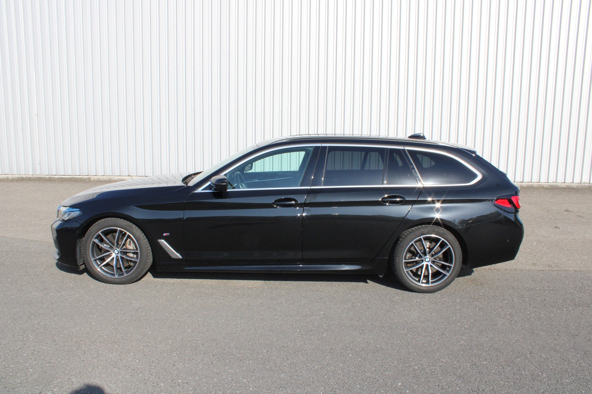 BMW 540d xDrive 48V Touring M Sport Steptronic-image-3