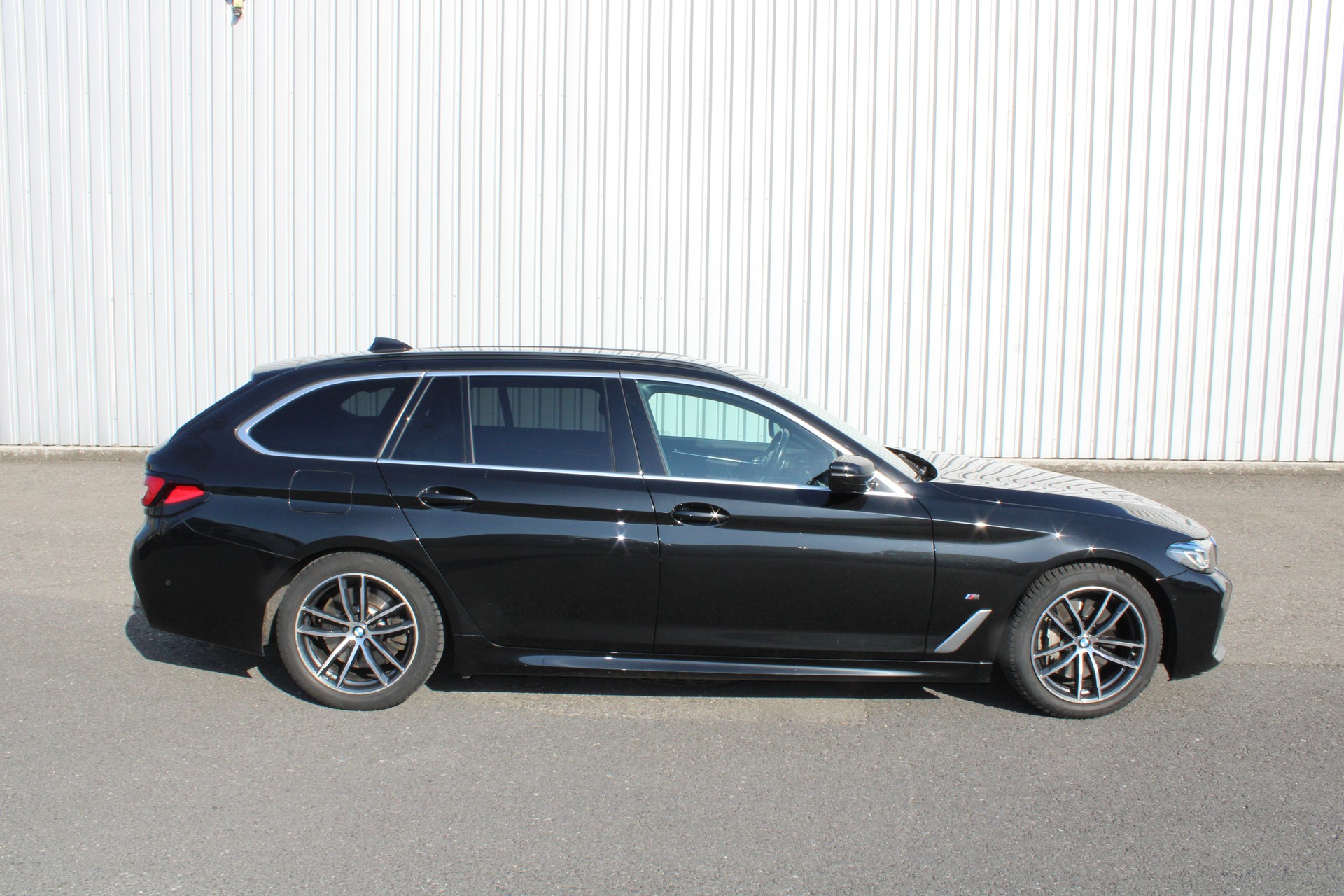 BMW 540d xDrive 48V Touring M Sport Steptronic-image-2