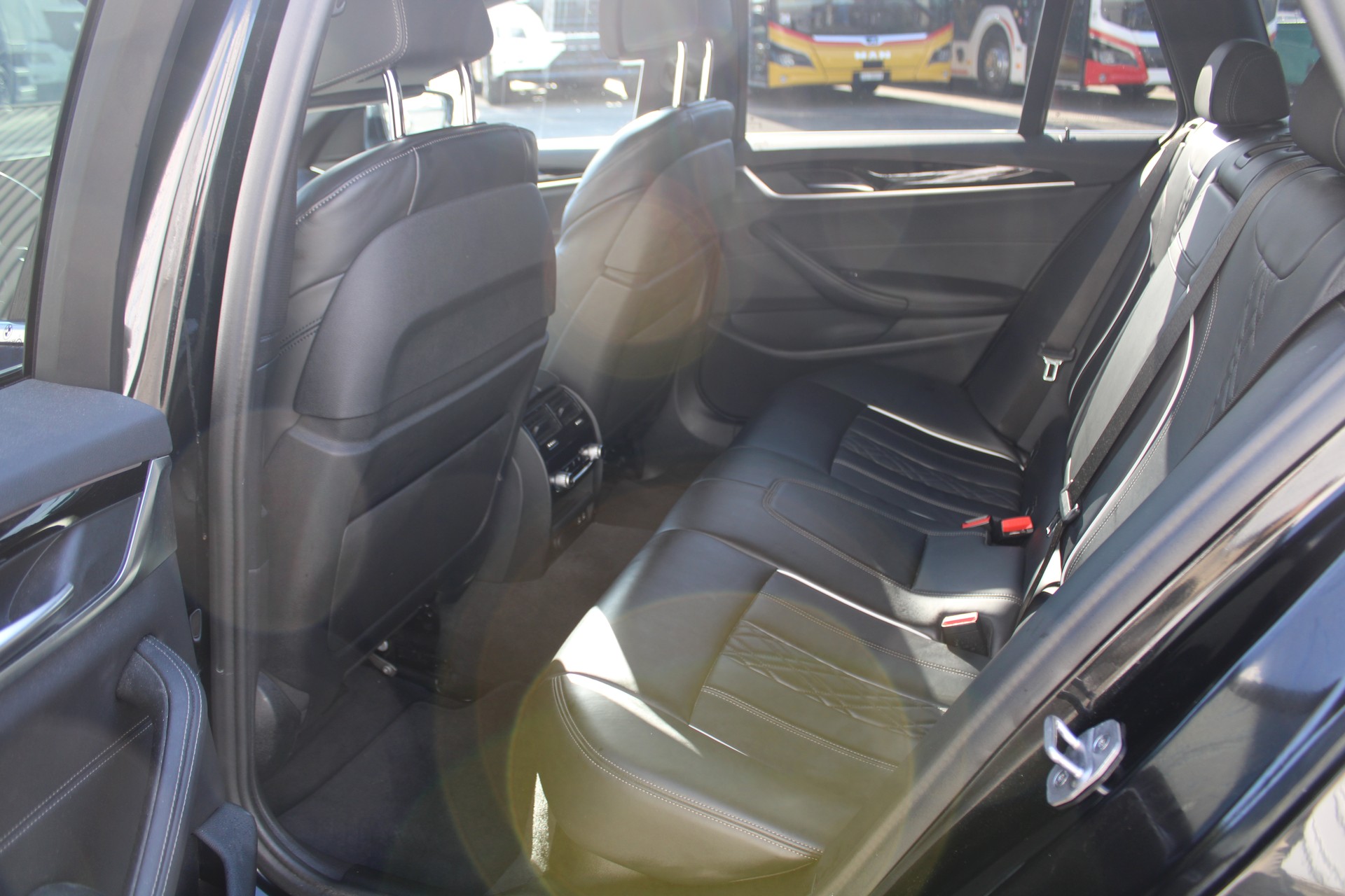 BMW 540d xDrive 48V Touring M Sport Steptronic-image-8