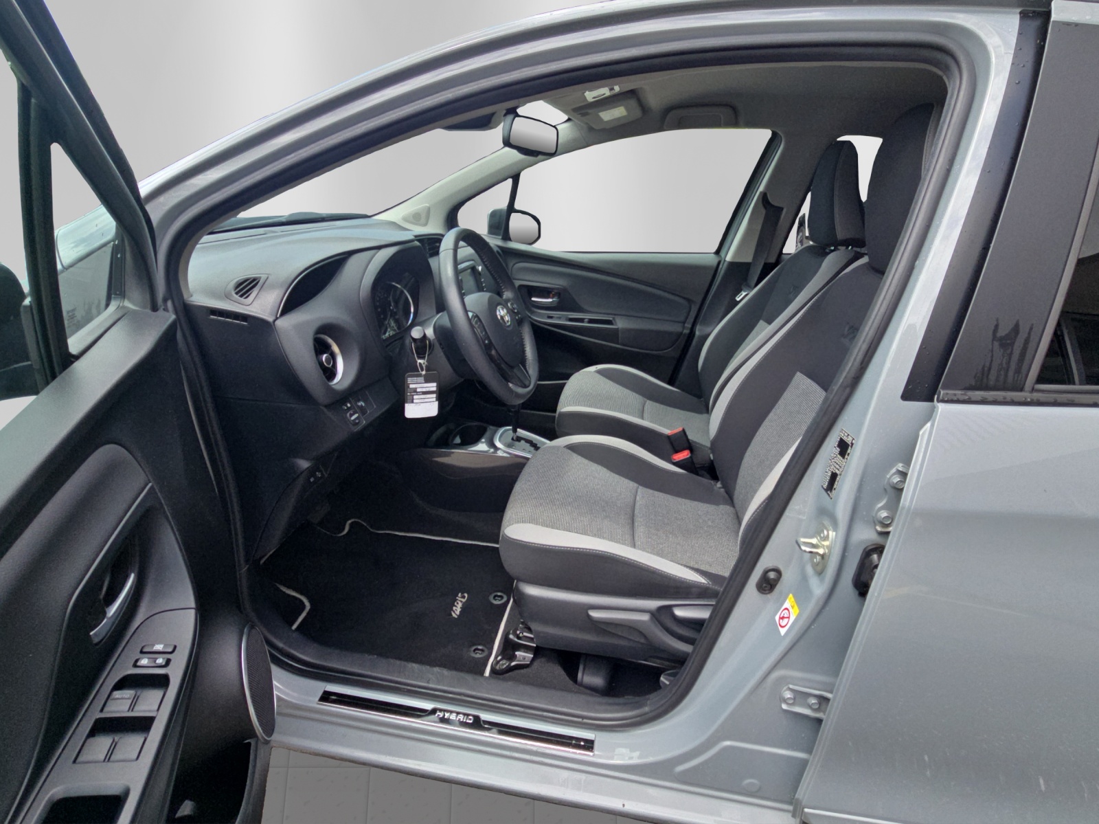 TOYOTA Yaris 1.5 VVT-i HSD Trend-image-8