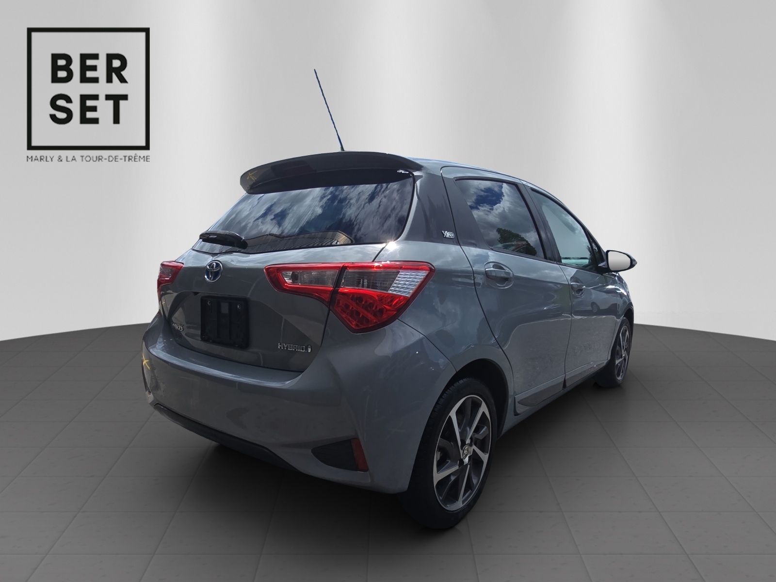 TOYOTA Yaris 1.5 VVT-i HSD Trend-image-4
