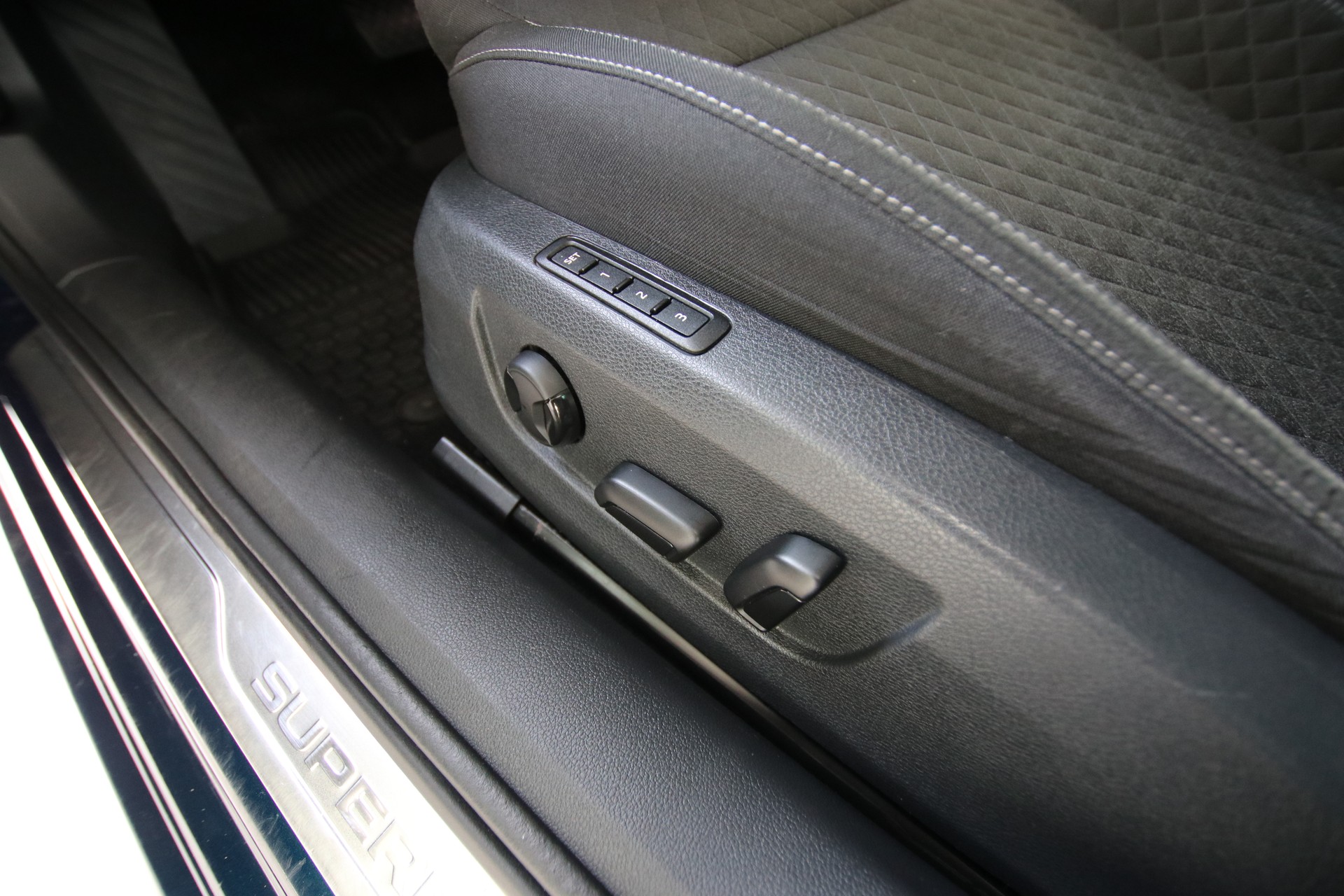 SKODA Superb Combi 1.5 TSI Ambition DSG *Werksgarantie bis 07.2028*-image-15