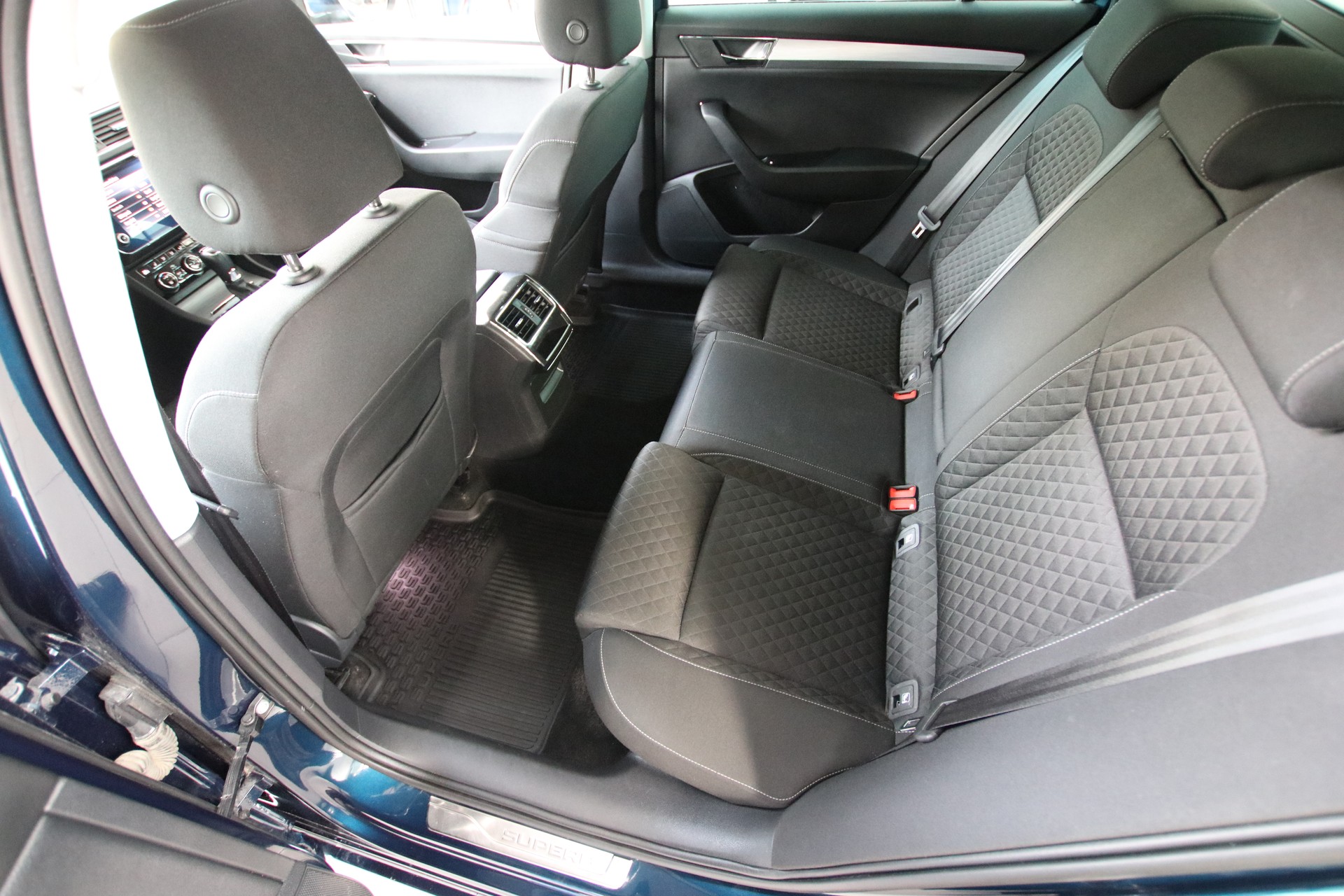 SKODA Superb Combi 1.5 TSI Ambition DSG *Werksgarantie bis 07.2028*-image-12