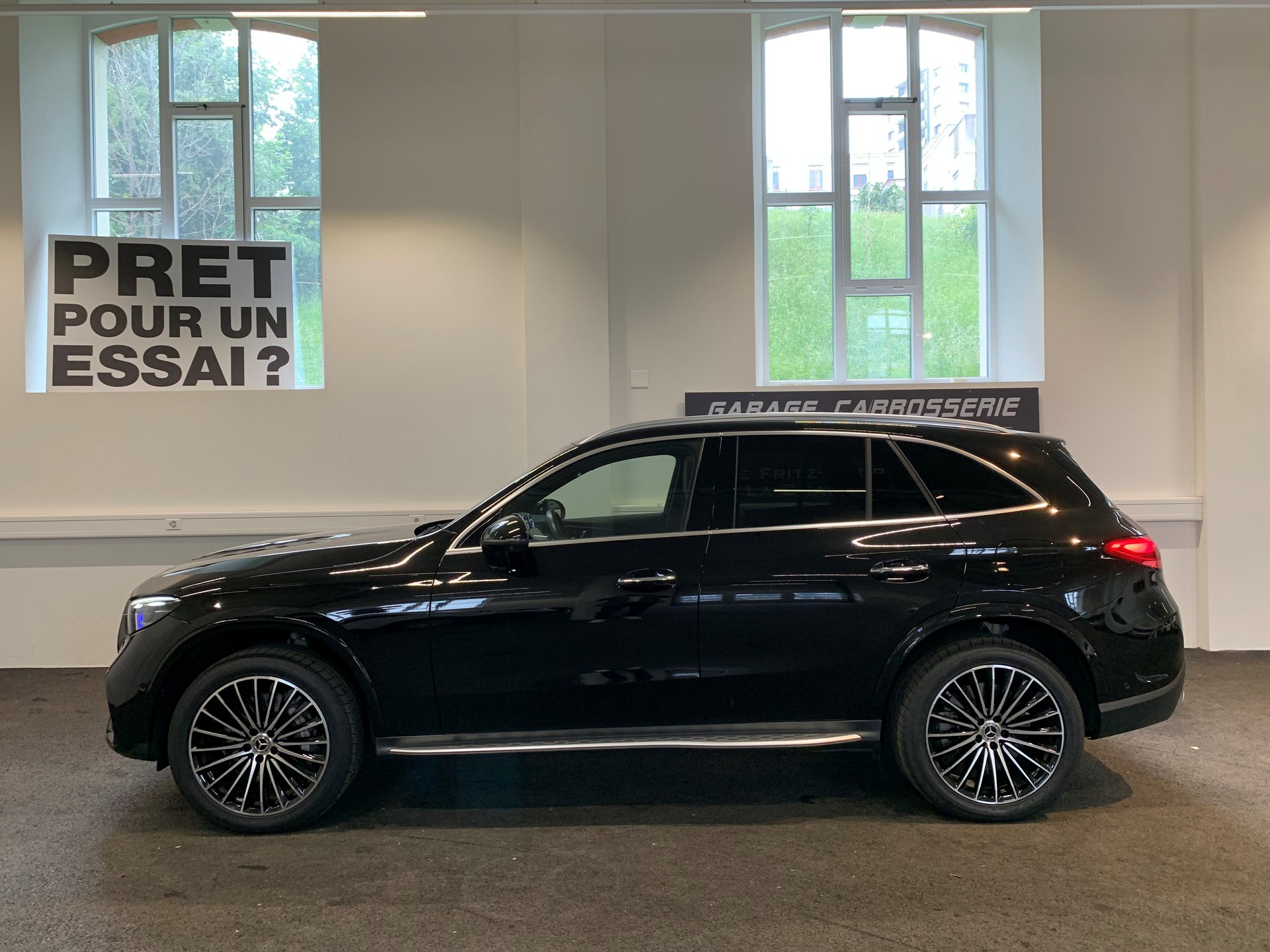 MERCEDES-BENZ GLC 300 e 4Matic 9G-Tronic-image-4