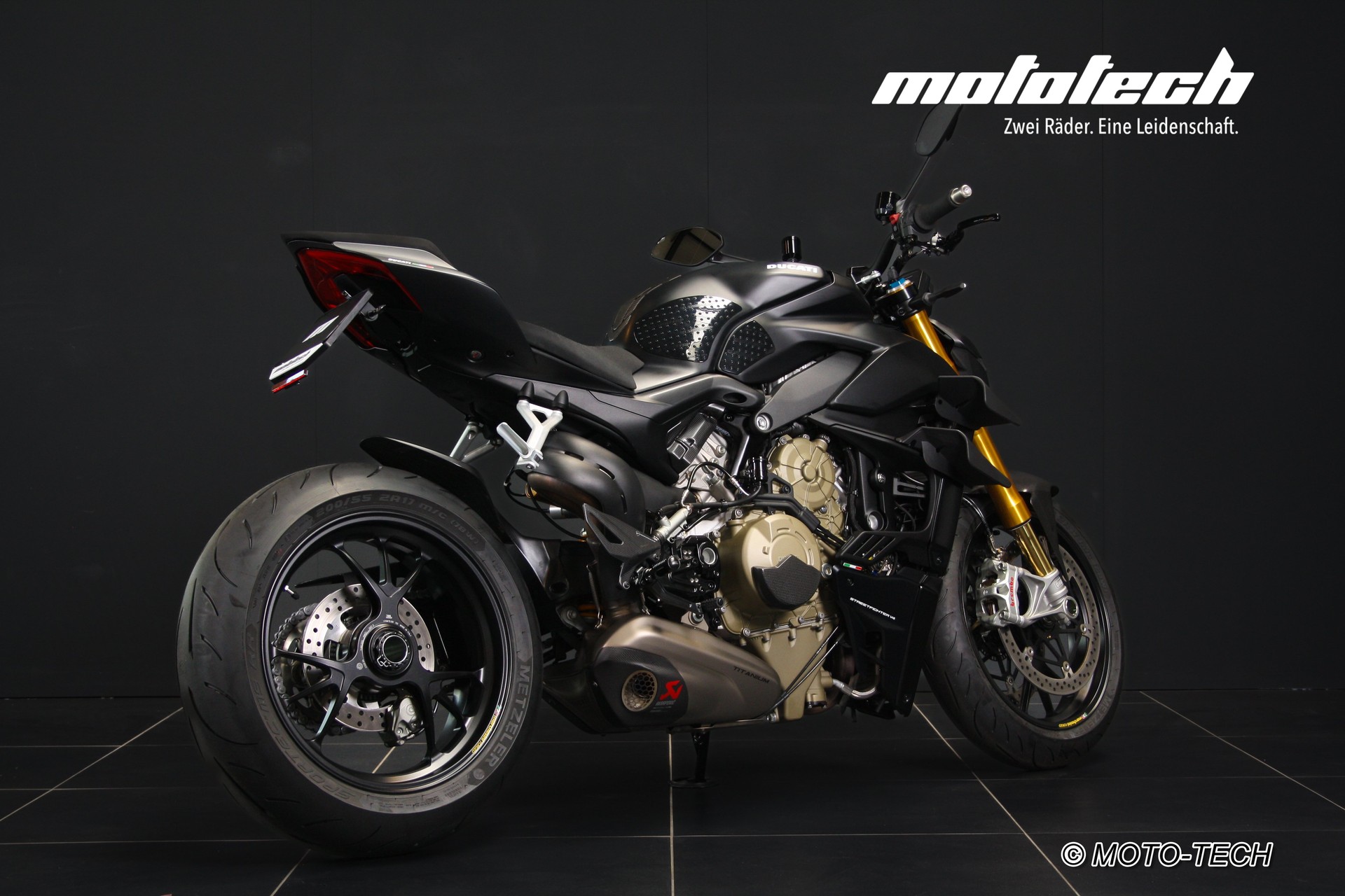 DUCATI Streetfighter V4 S SPECIALE AKRAPOVIC-image-2