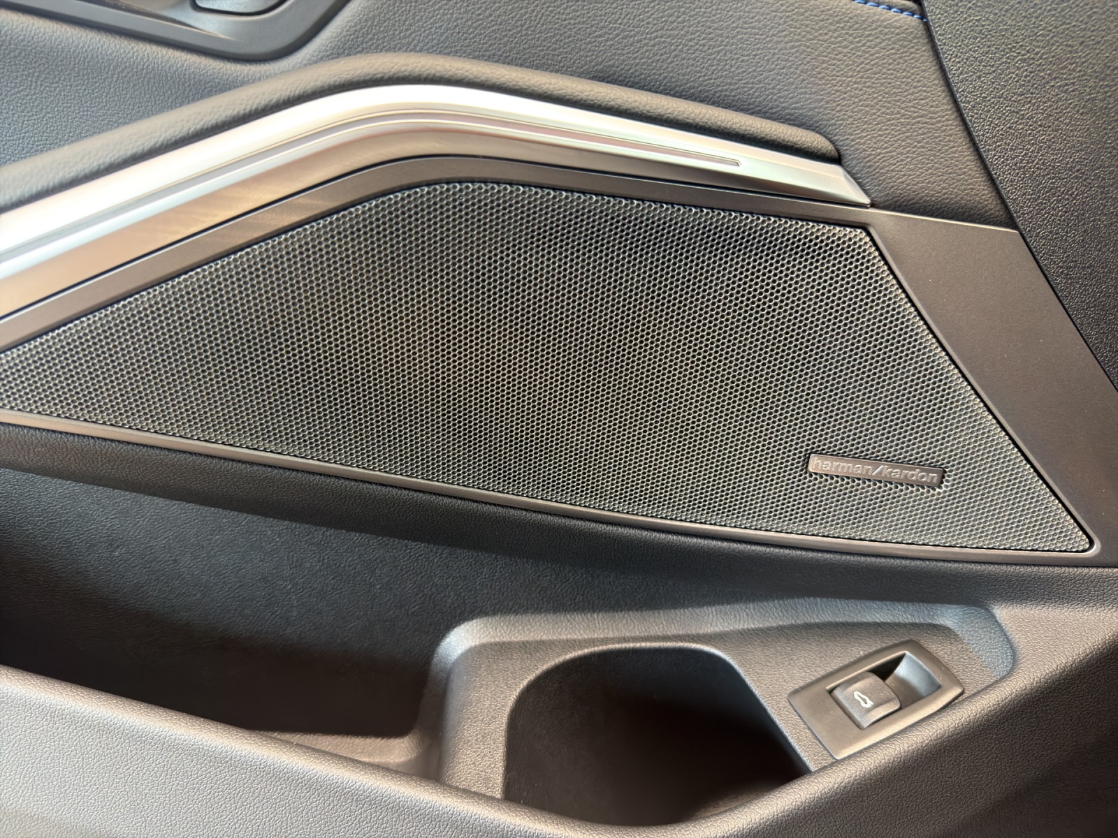 BMW M340i xDrive Touring M Sport Pro 48V-image-15