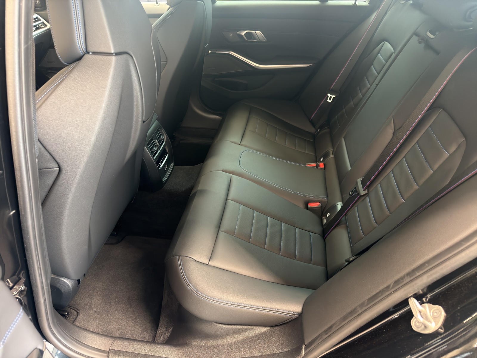 BMW M340i xDrive Touring M Sport Pro 48V-image-10
