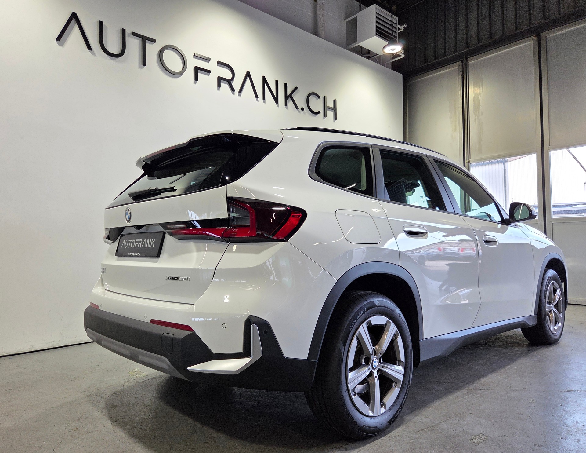 BMW X1 23i xDrive-showroom-element-2