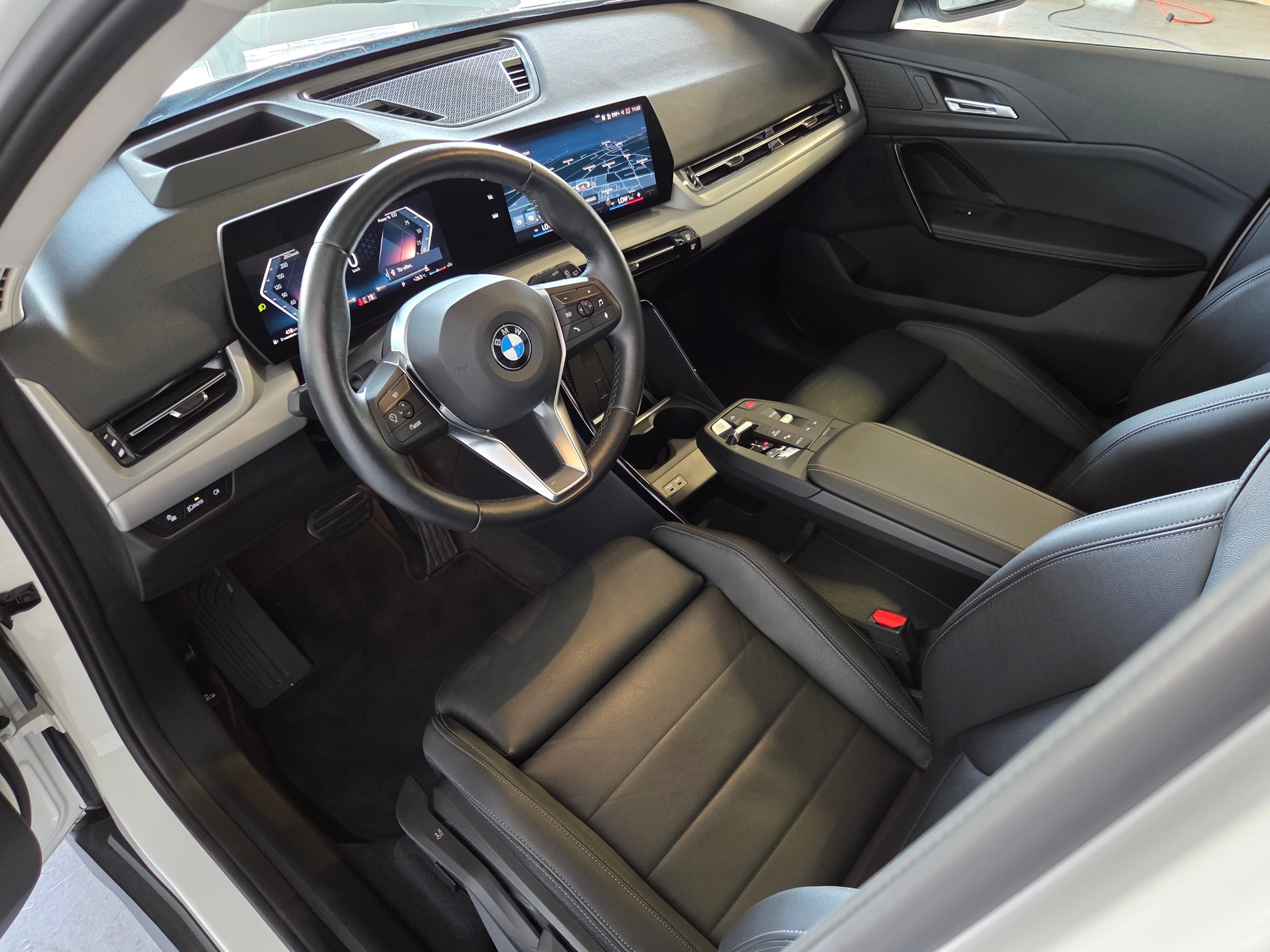 BMW X1 23i xDrive-showroom-element-3