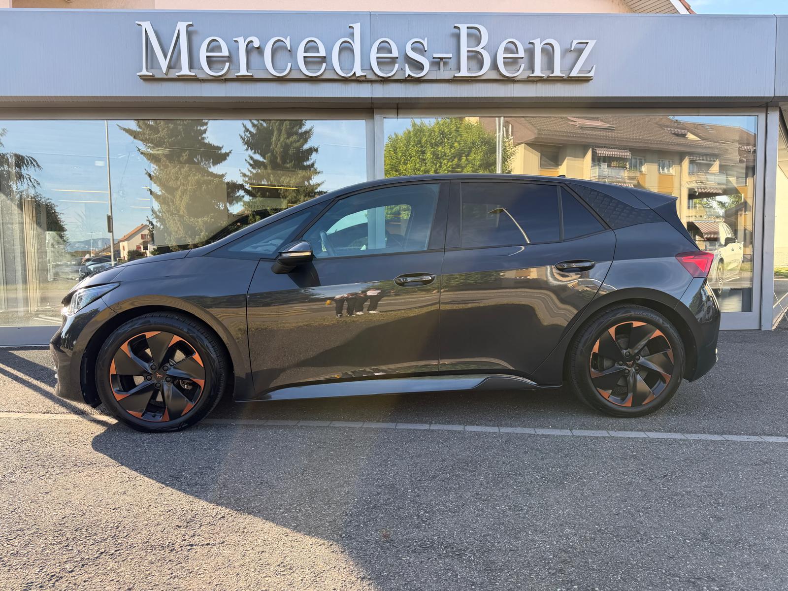 CUPRA Born 58 kWh-showroom-element-2