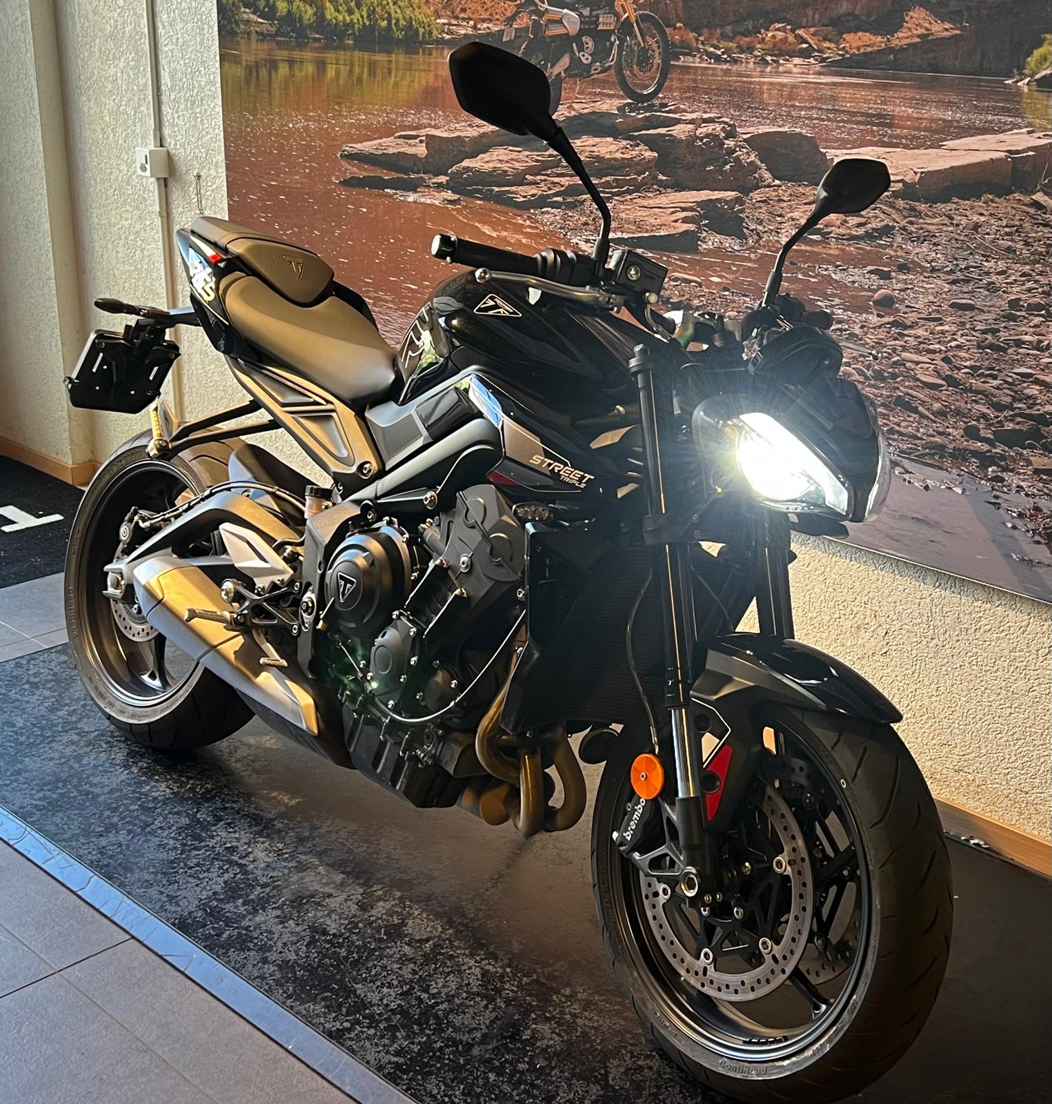 TRIUMPH Street Triple R 765-image-1